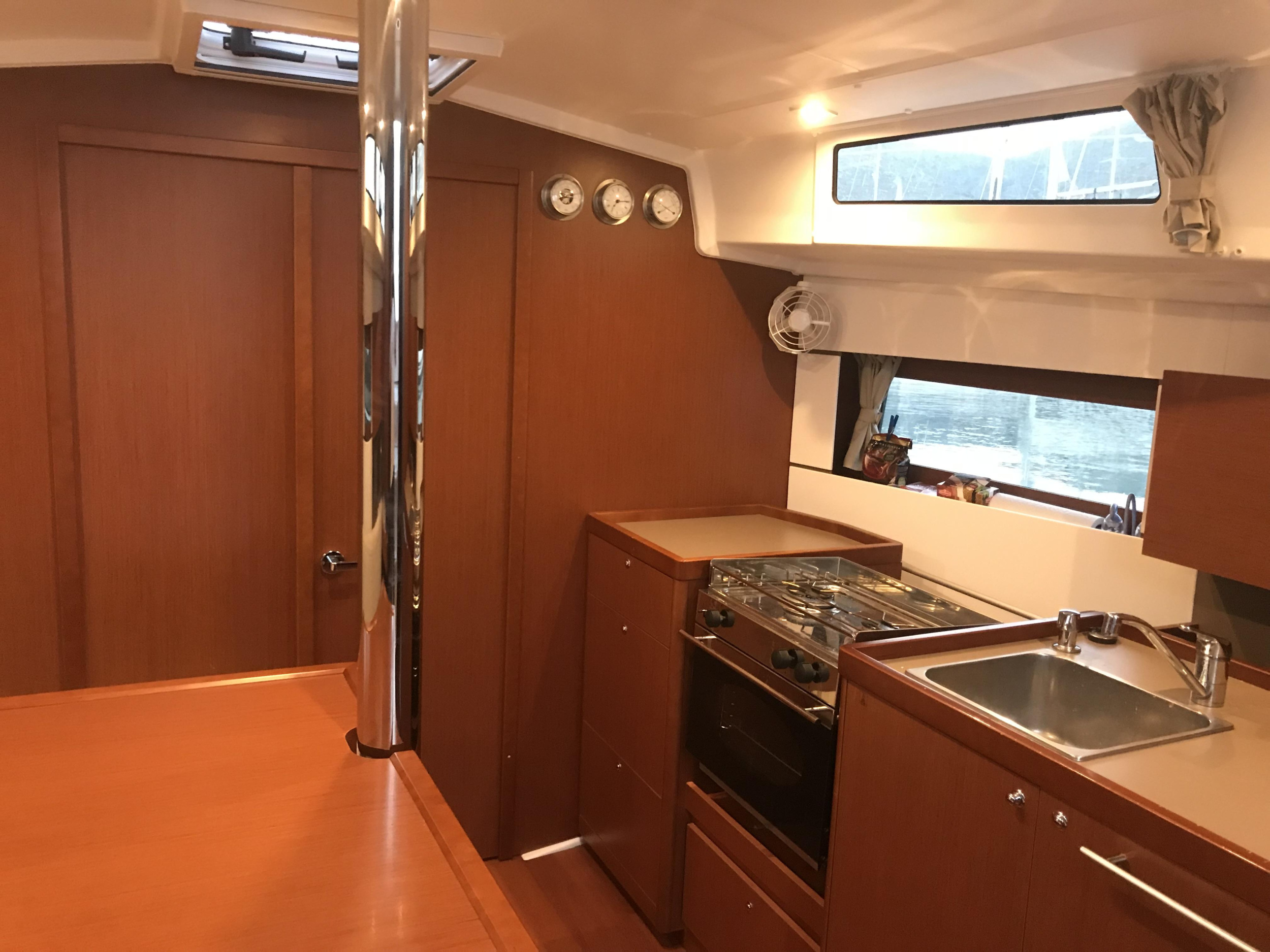 Oceanis 38.1 — photo 4