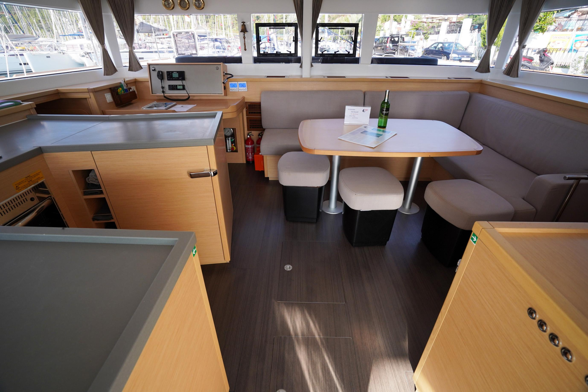 Lagoon 450F — photo 18