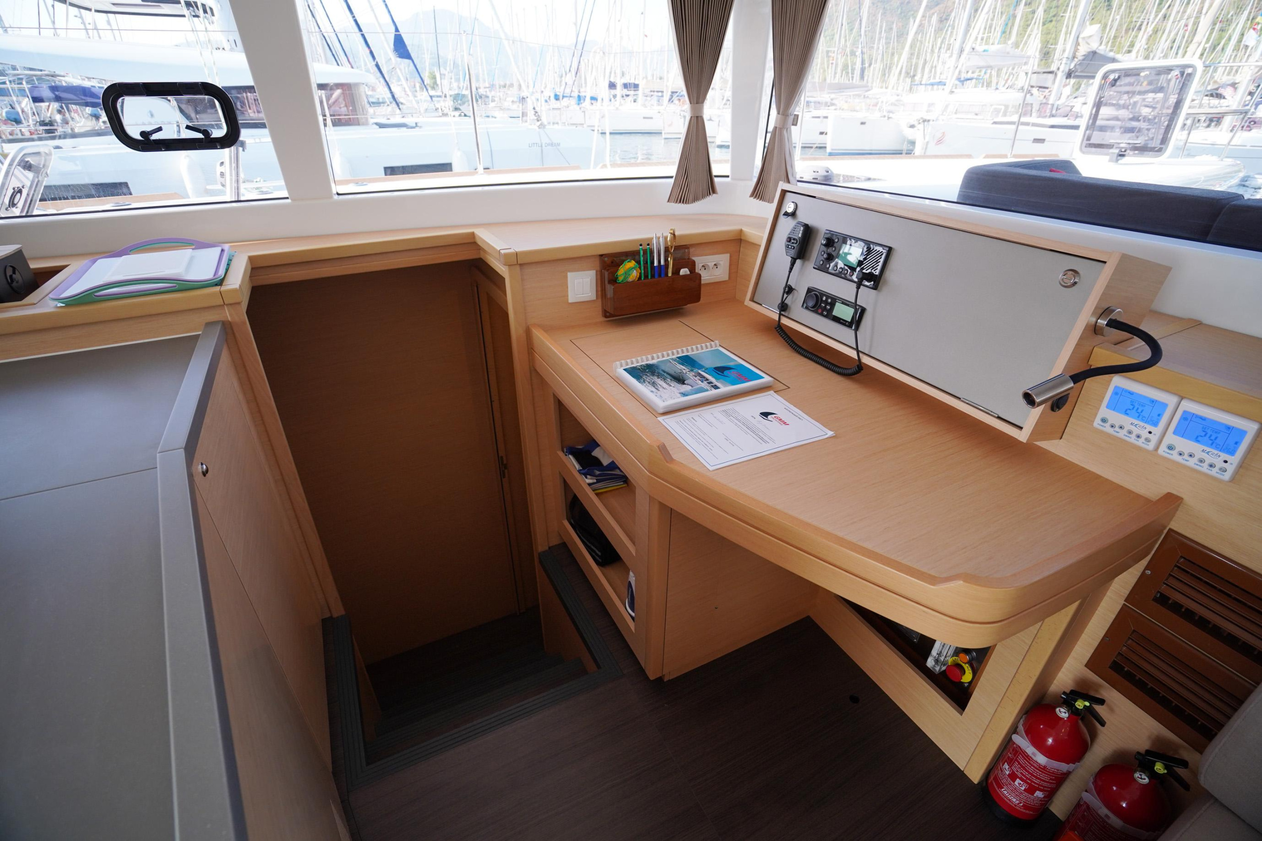 Lagoon 450F — photo 6