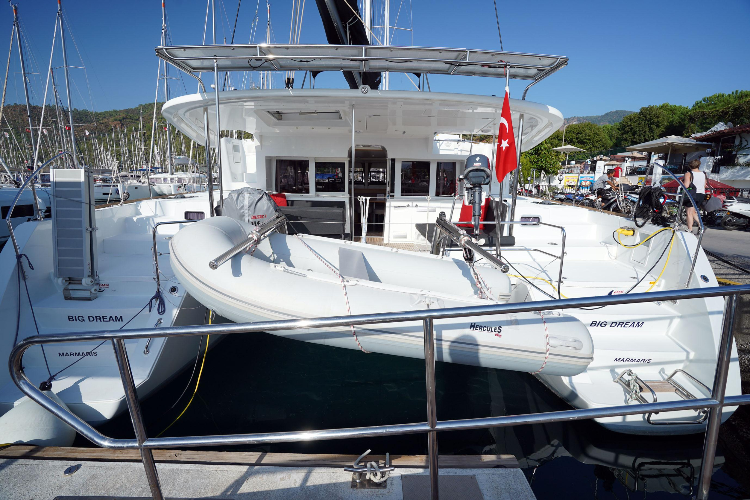 Lagoon 450F — photo 16