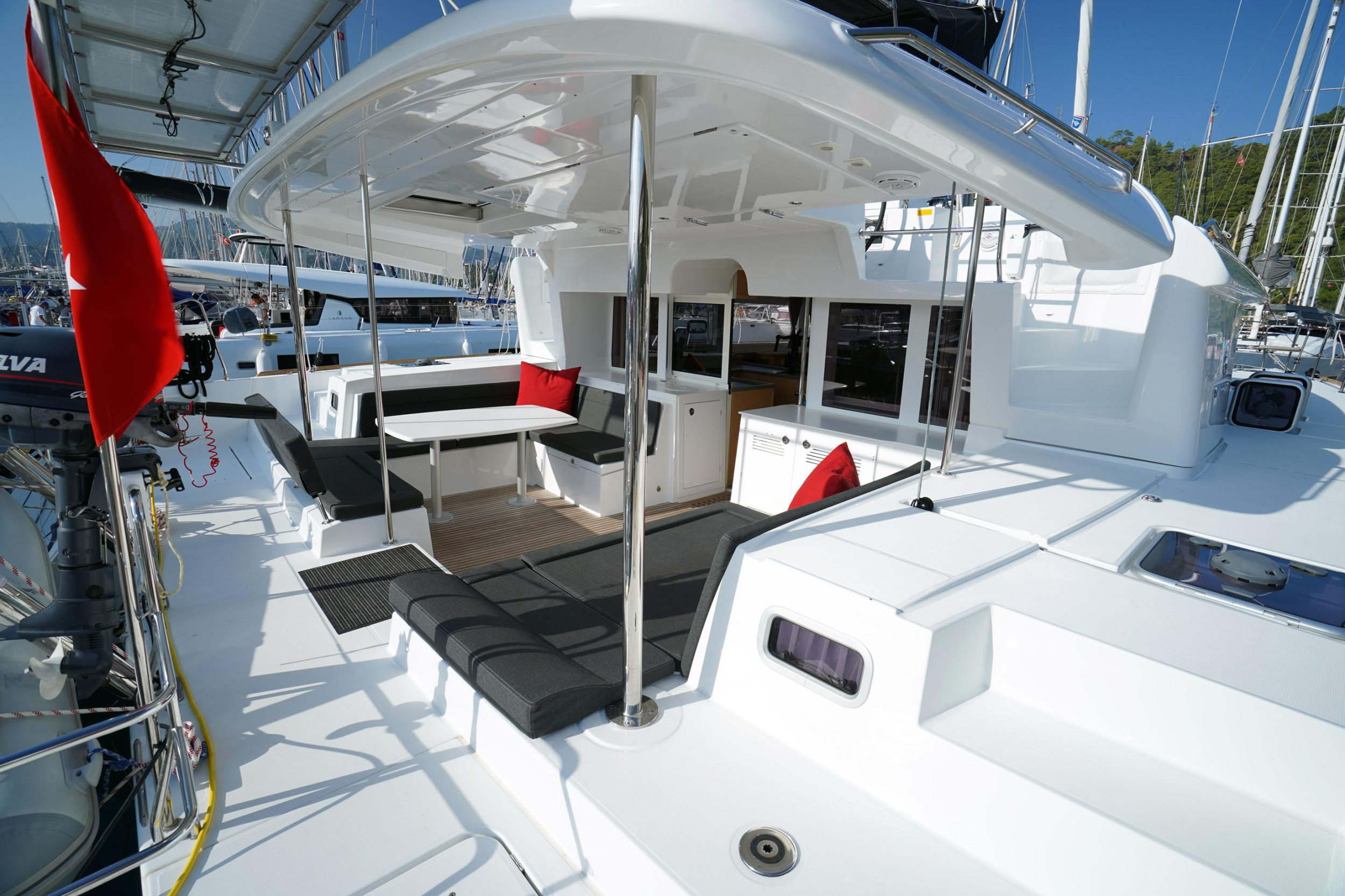 Lagoon 450F — photo 22