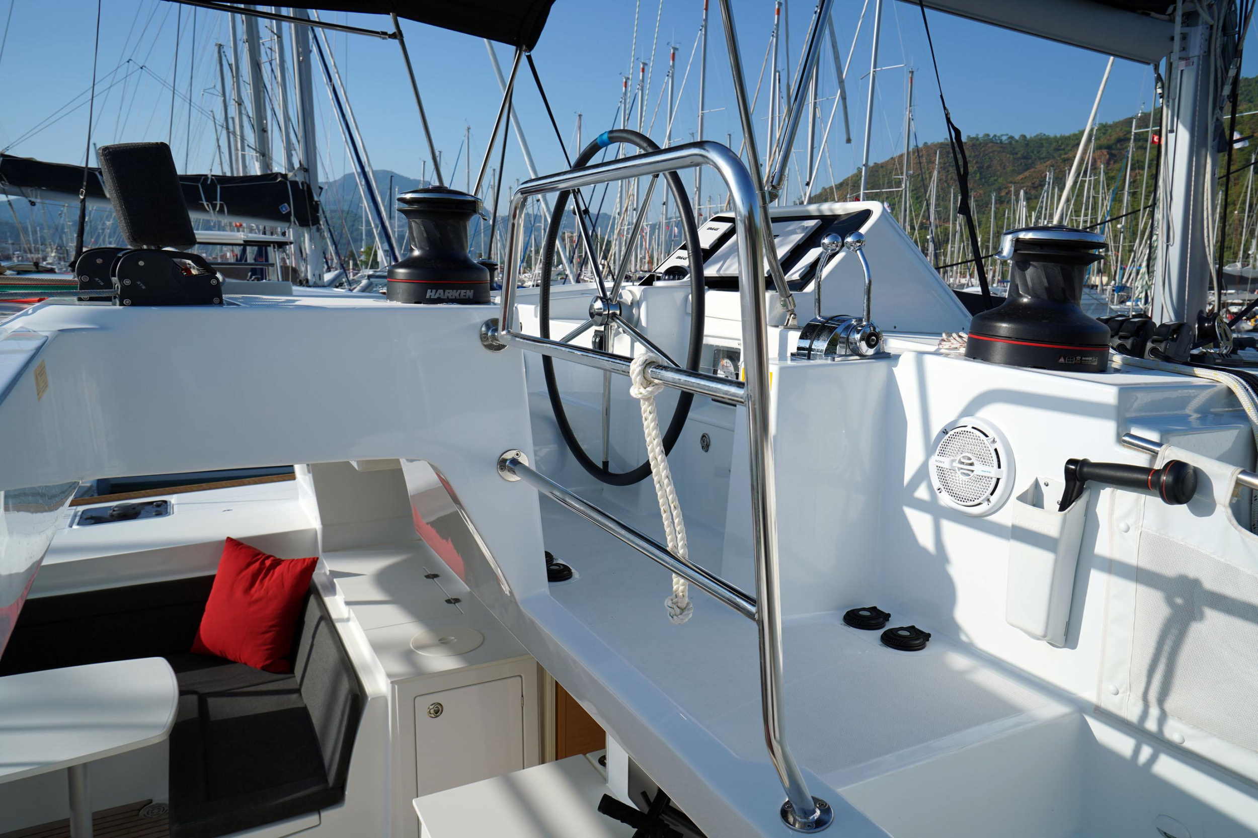 Lagoon 450F — photo 21