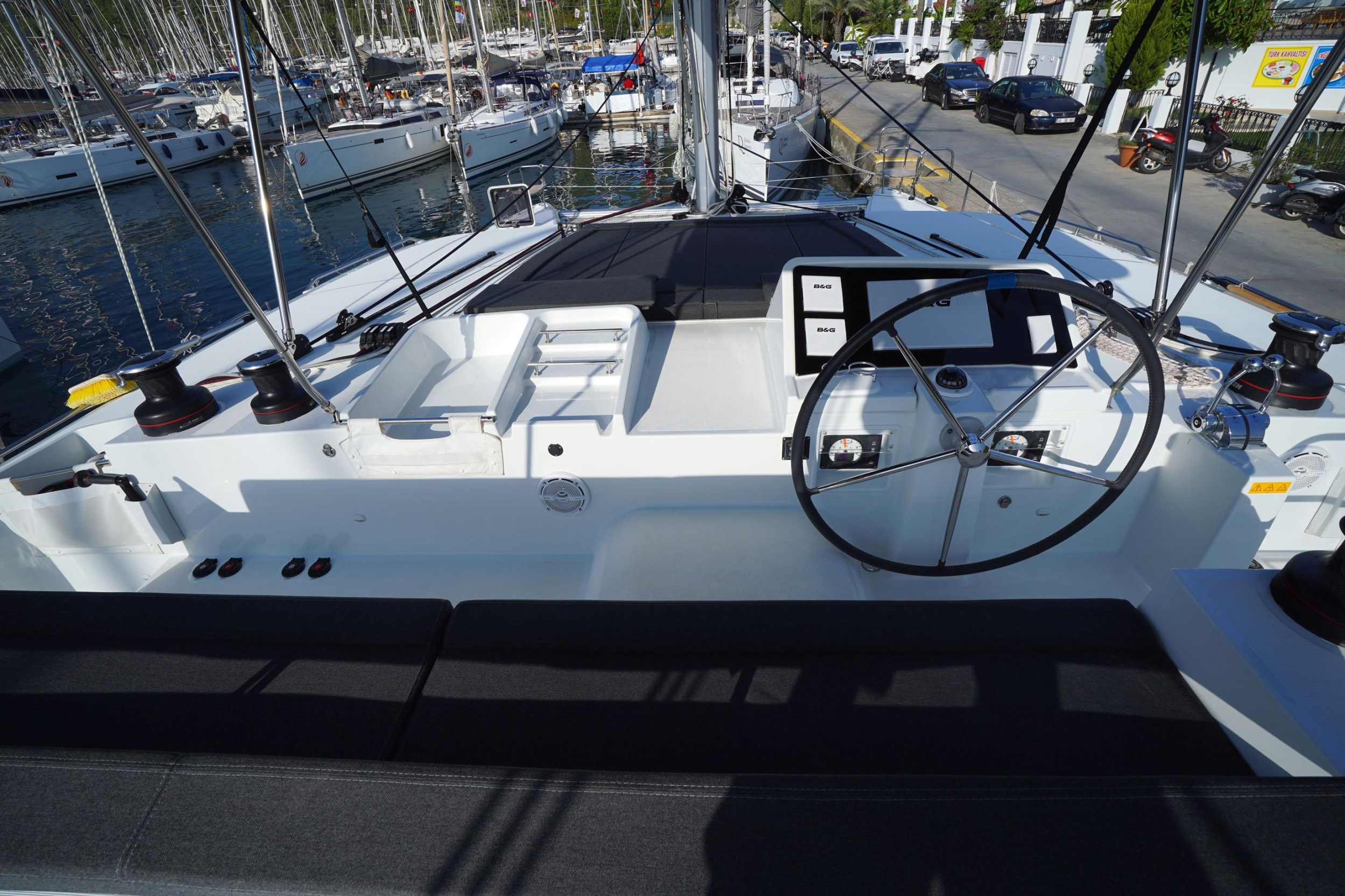 Lagoon 450F — photo 20