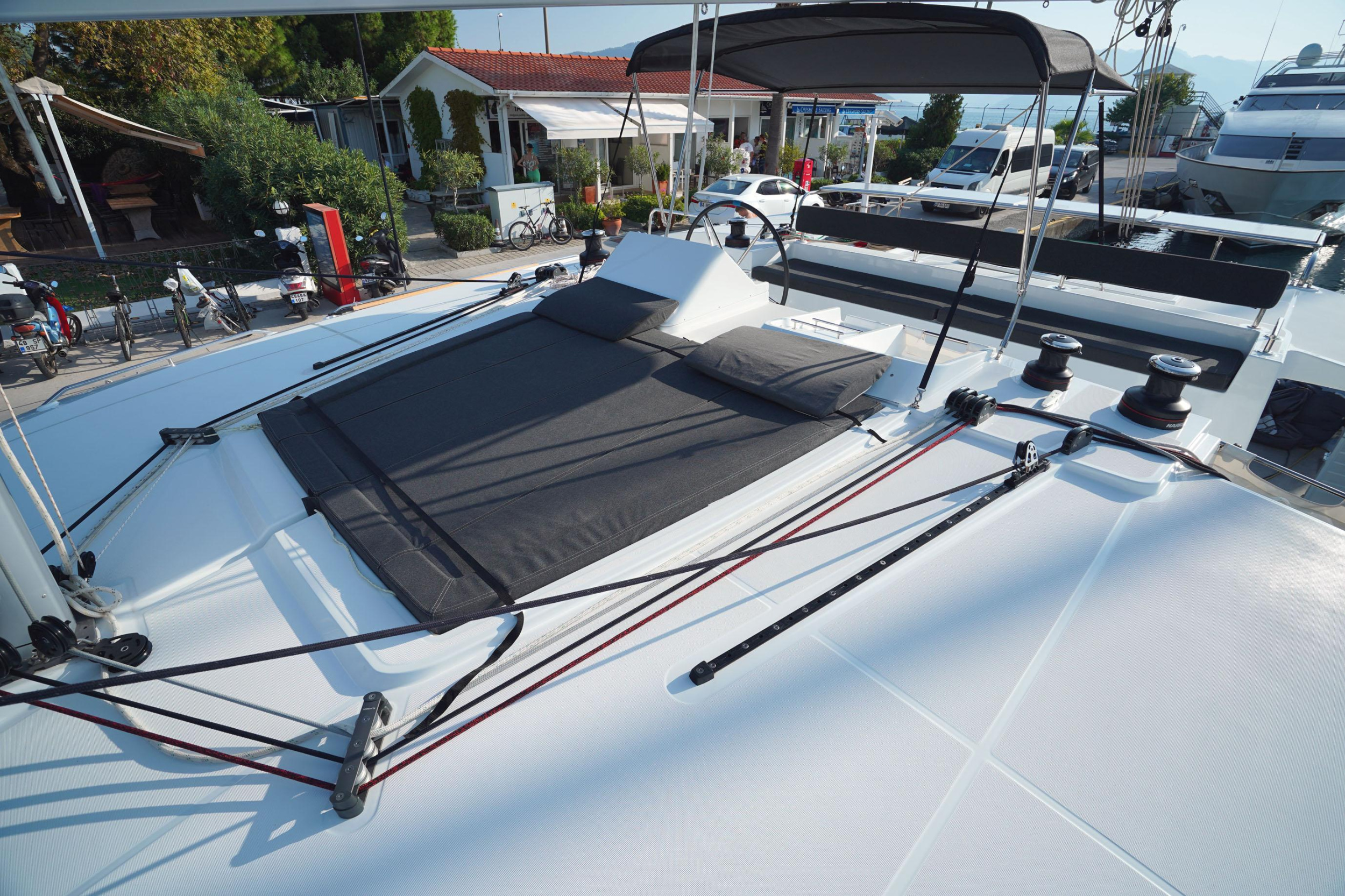 Lagoon 450F — photo 19