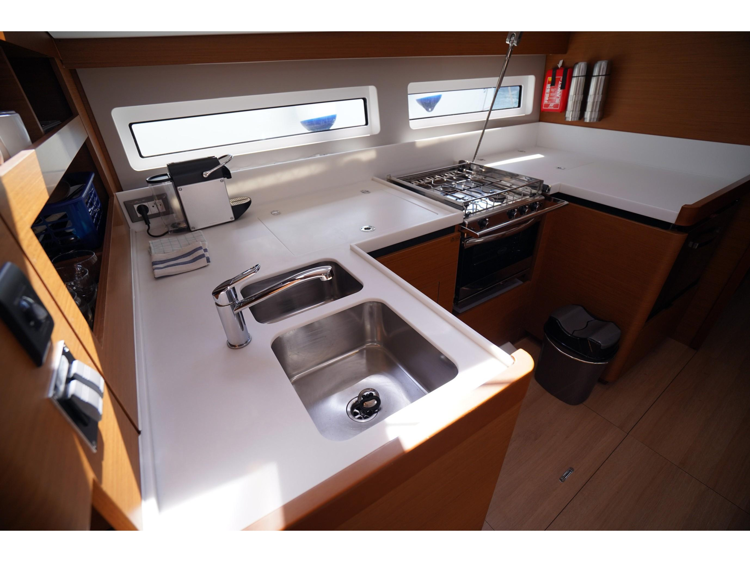 Sun Odyssey 490 — photo 2