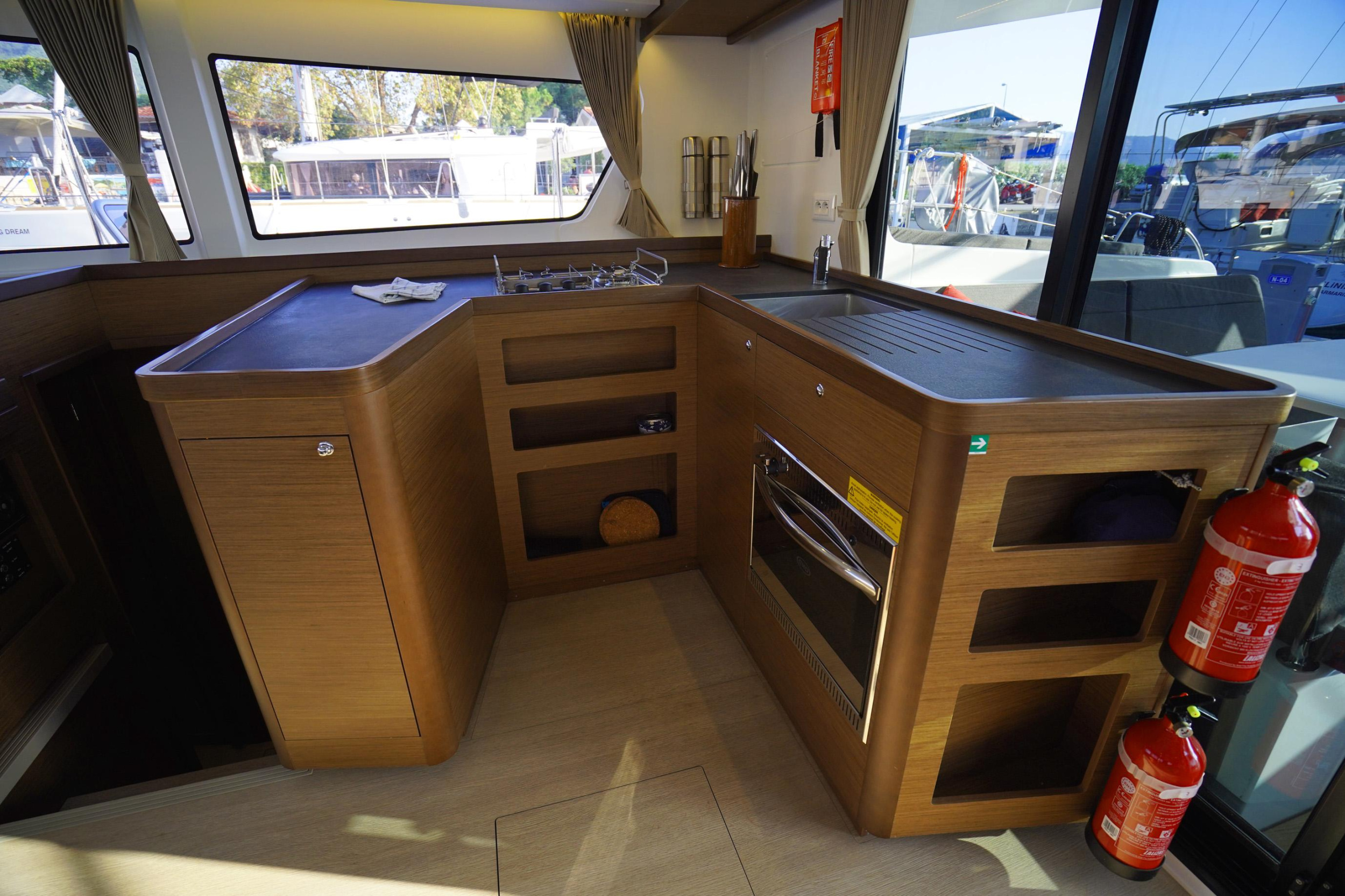 Lagoon 42 — photo 15