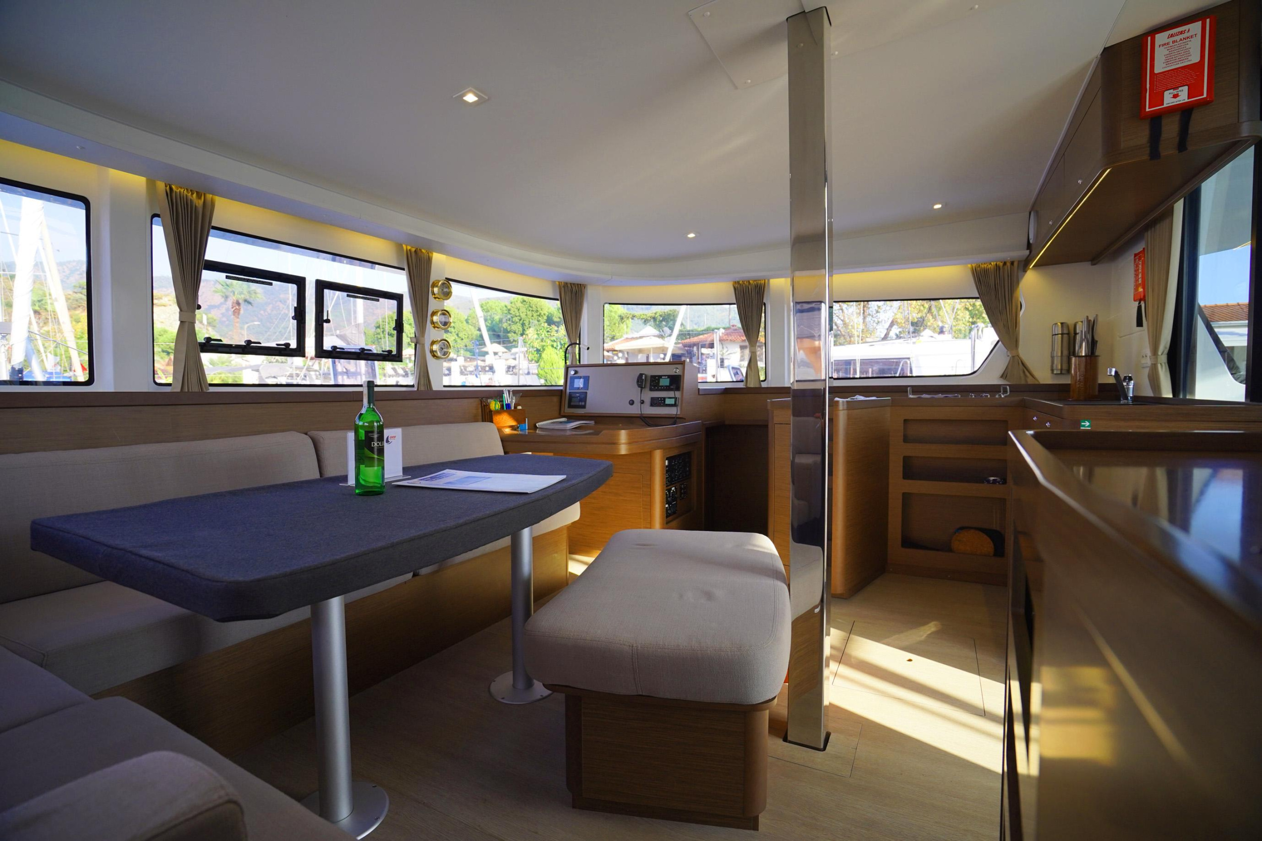 Lagoon 42 — photo 12