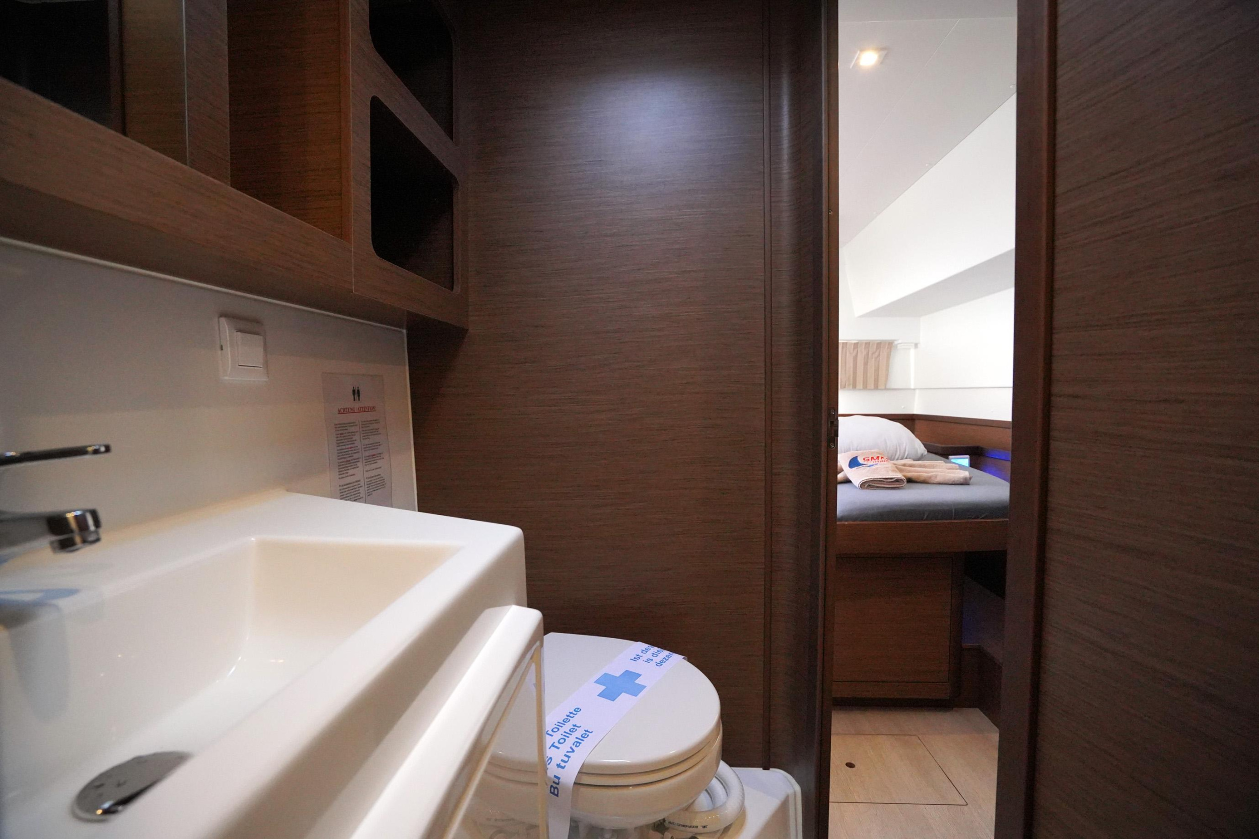 Lagoon 42 — photo 3