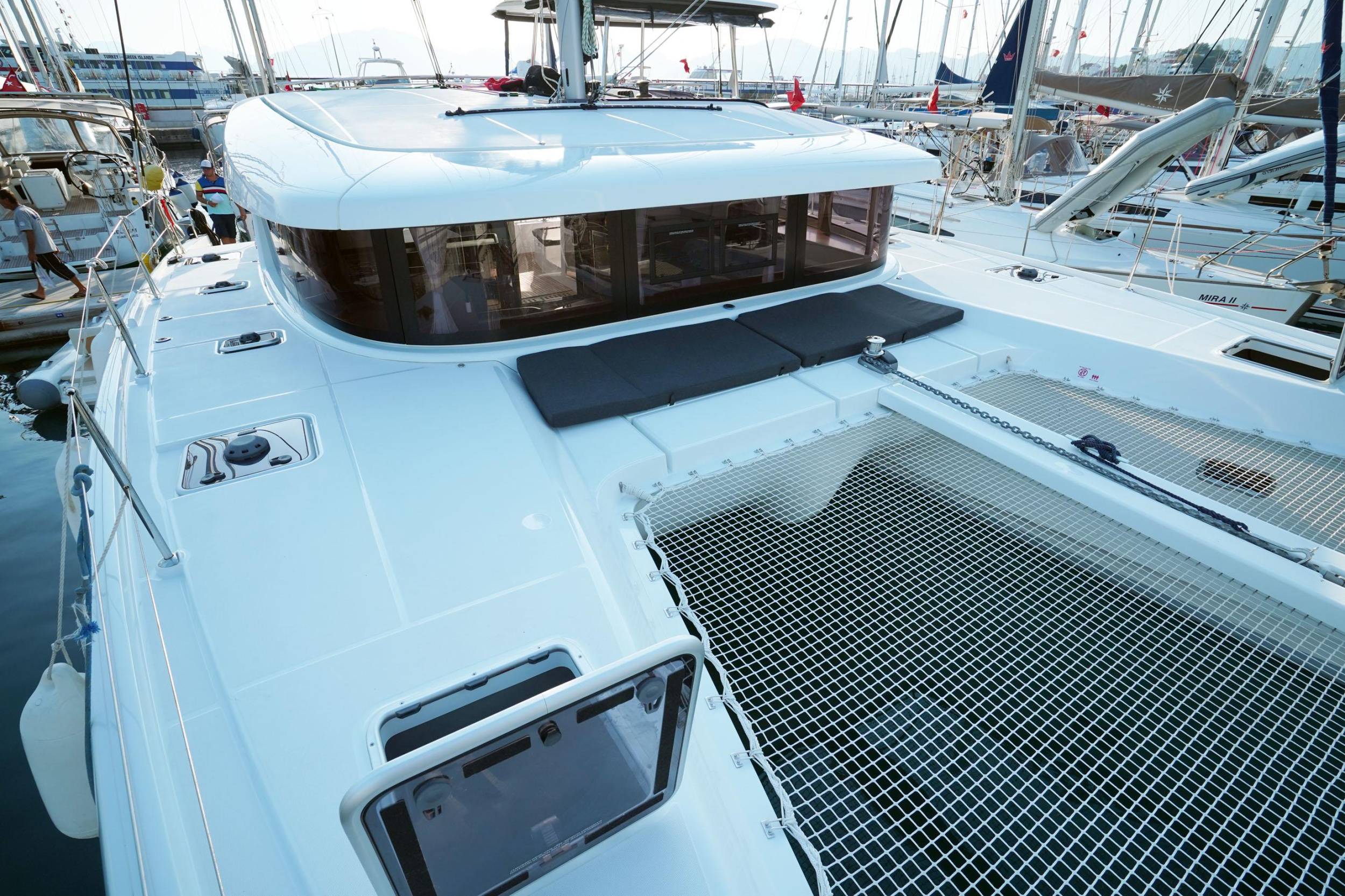 Lagoon 42 — photo 11
