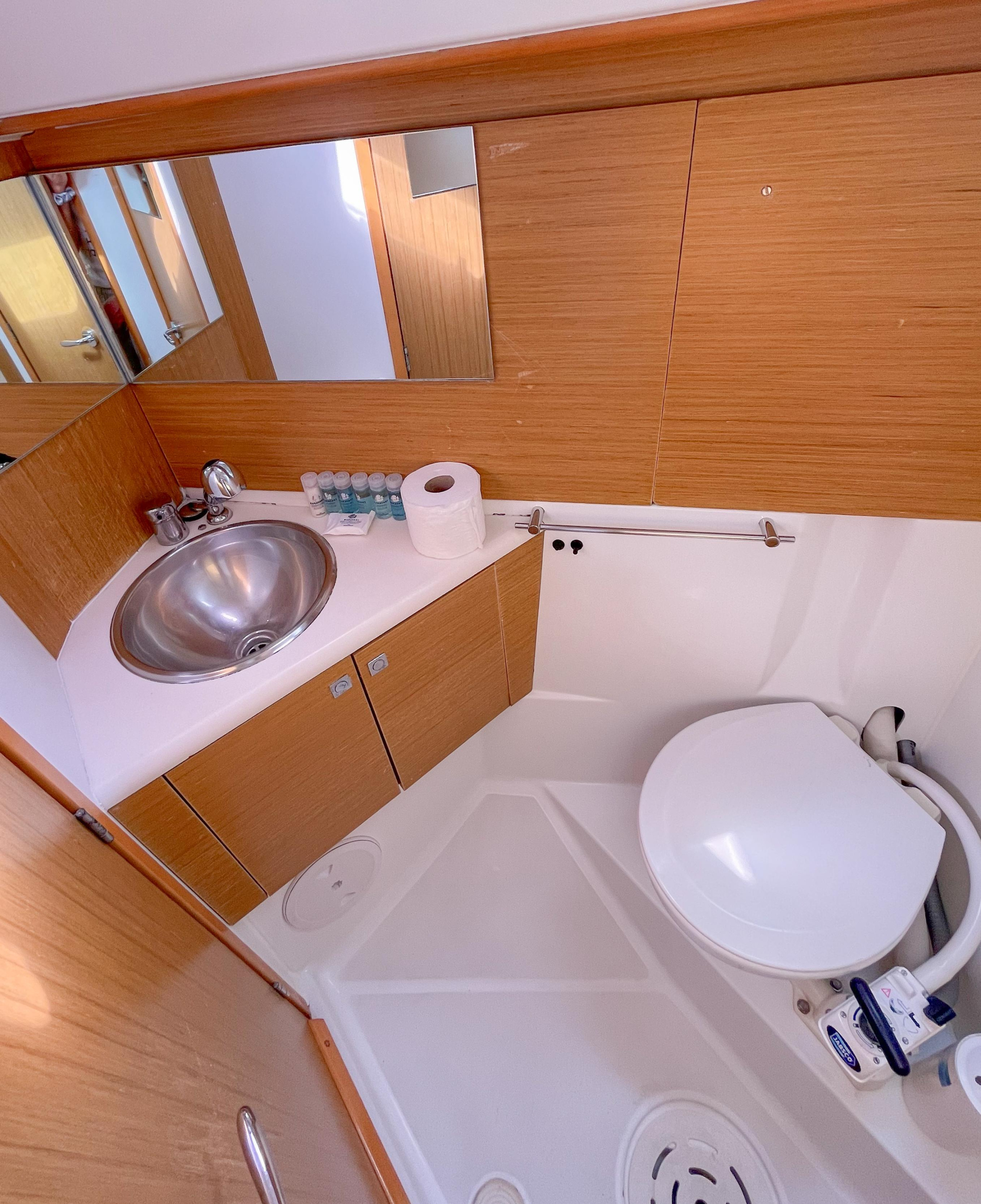 Sun Odyssey 44 i — photo 10