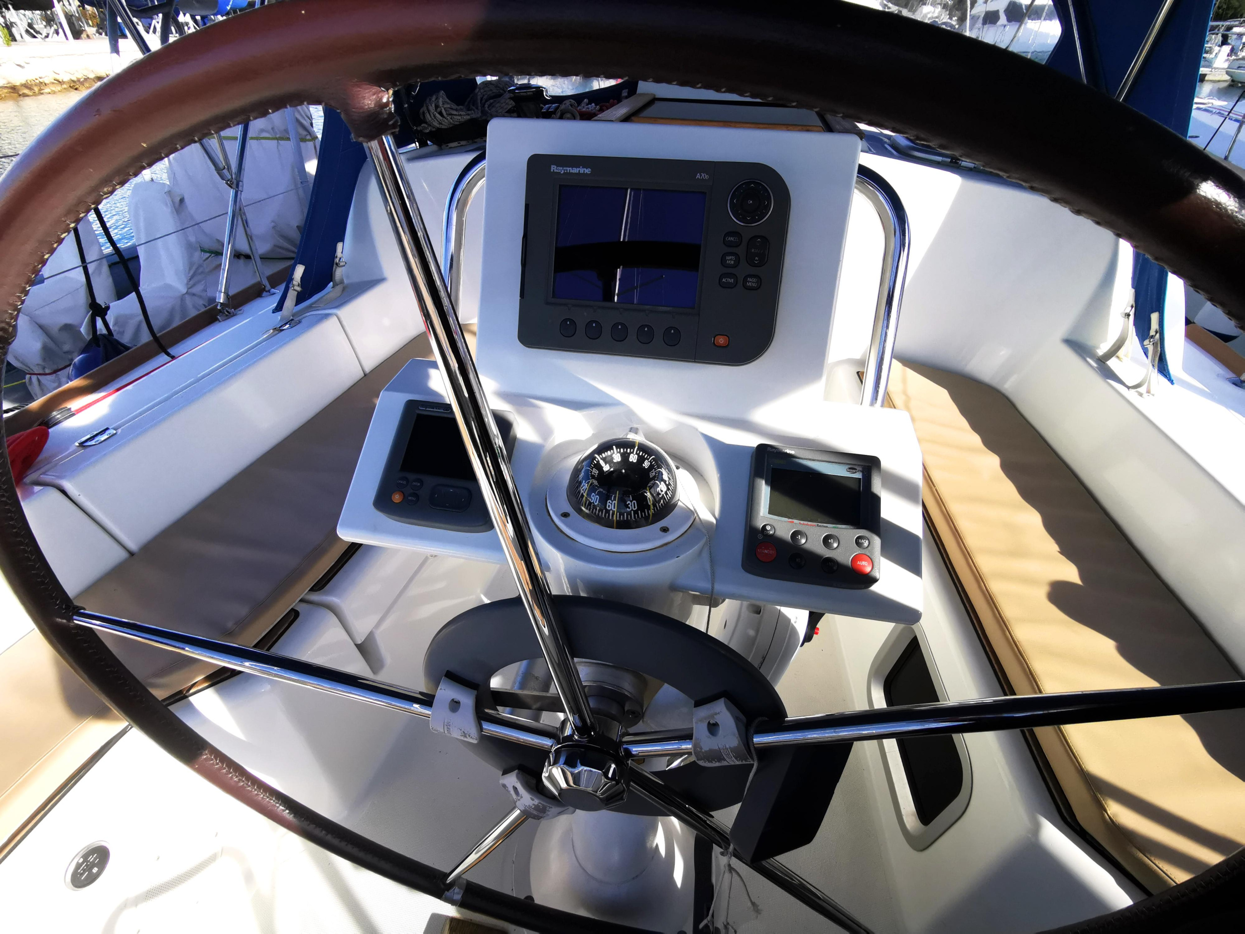 Sun Odyssey 33i — photo 2