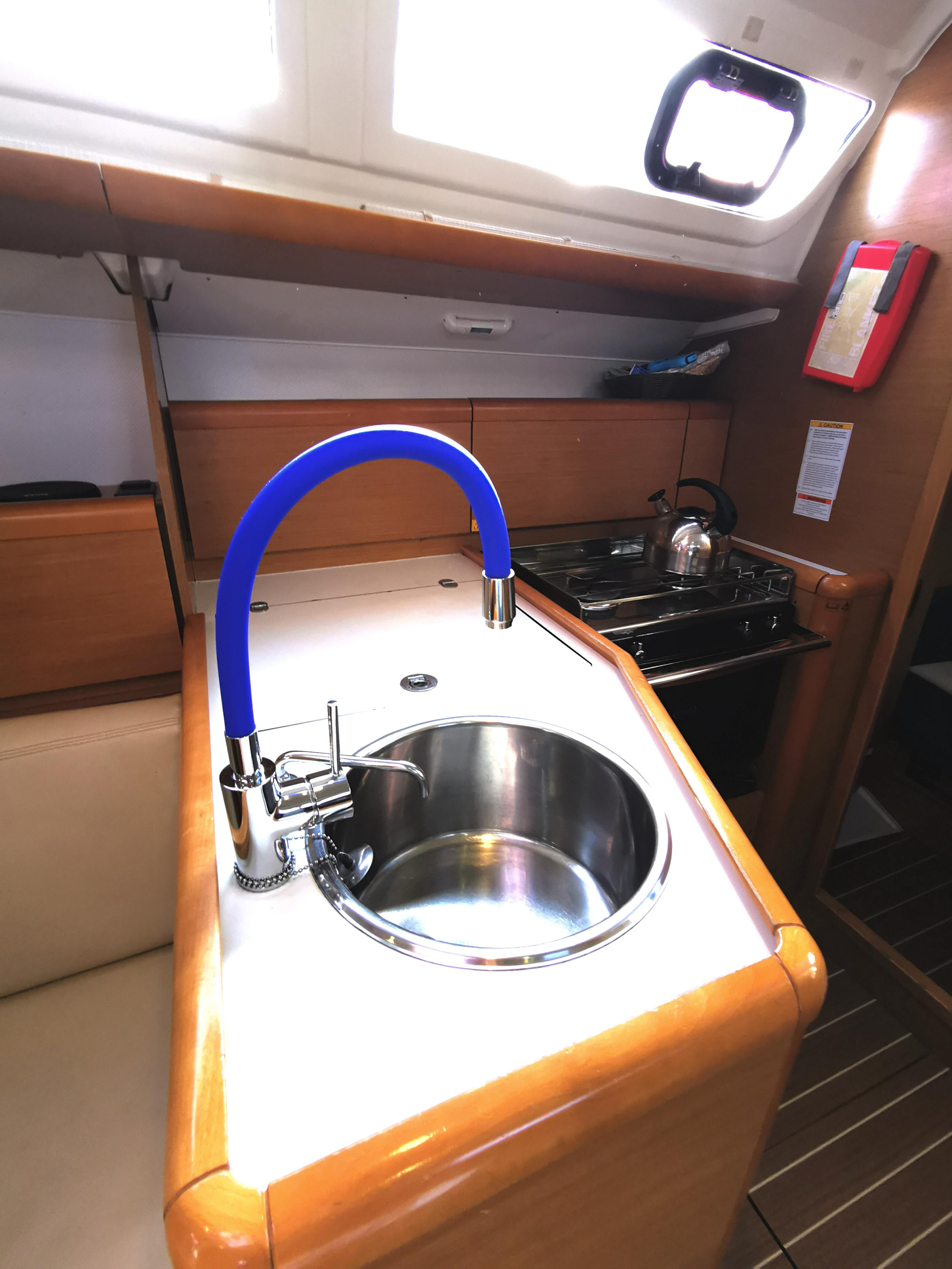Sun Odyssey 33i — photo 8