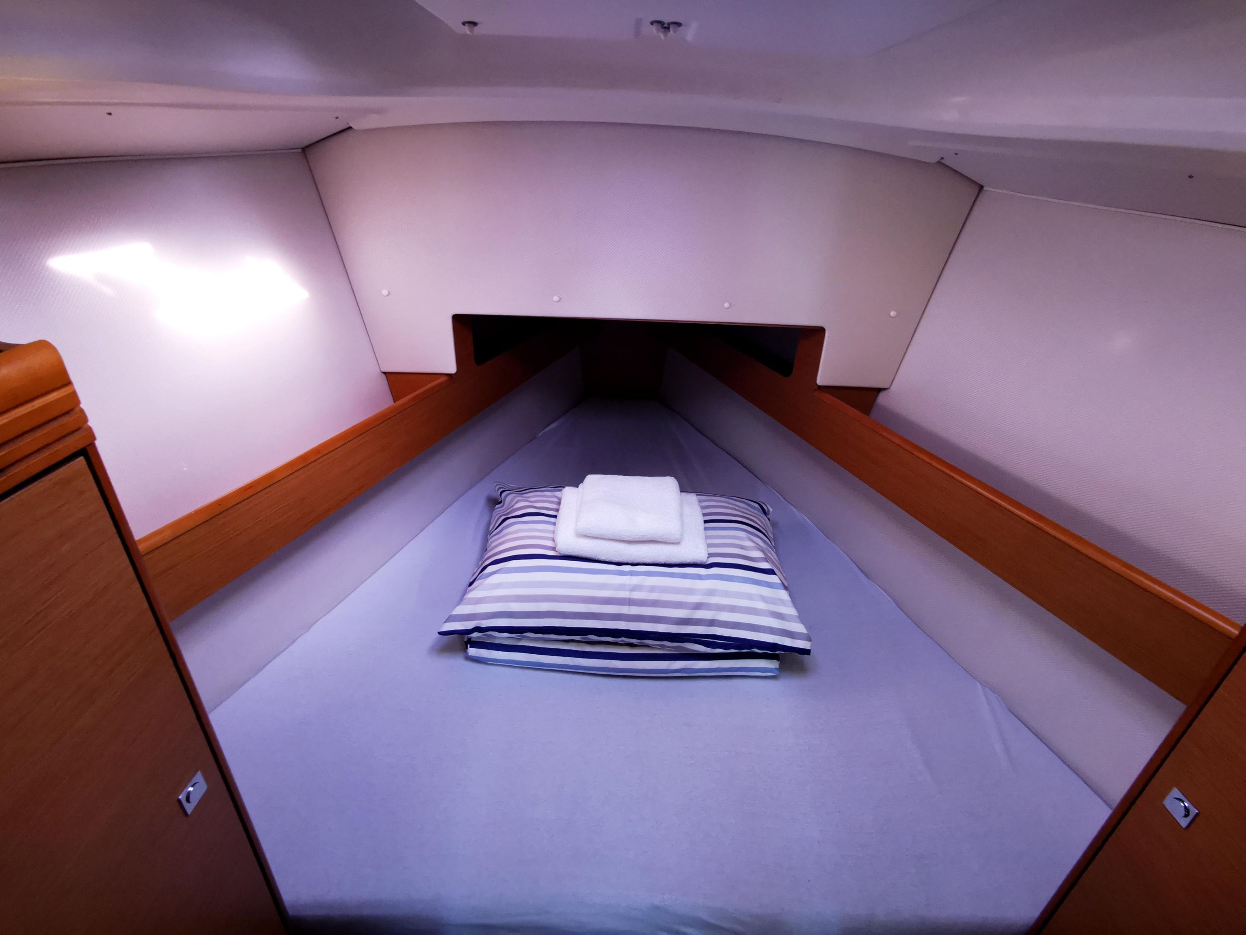 Sun Odyssey 33i — photo 11