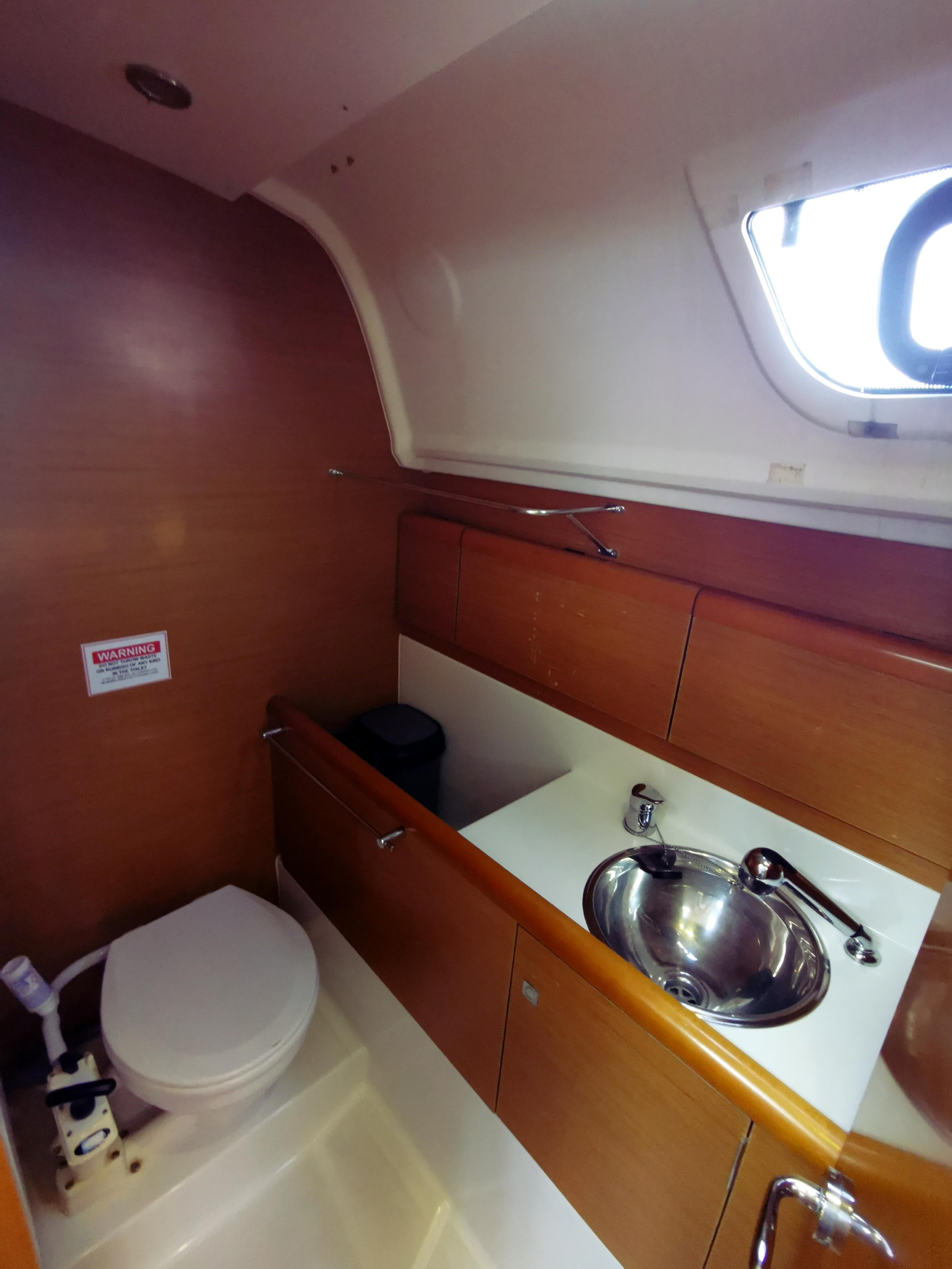Sun Odyssey 33i — photo 14
