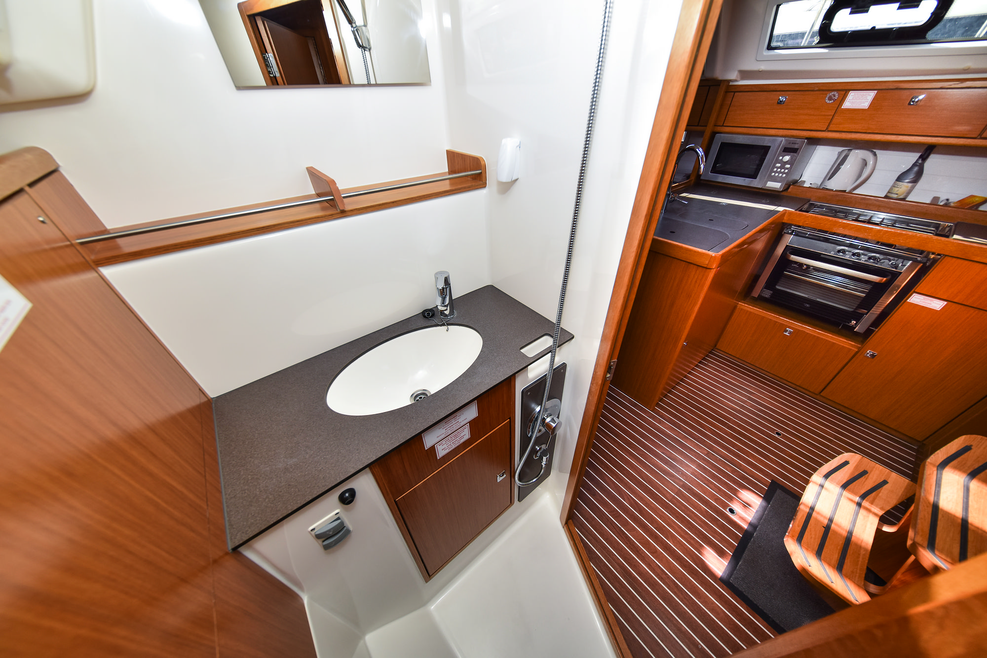 Bavaria 37 — photo 27