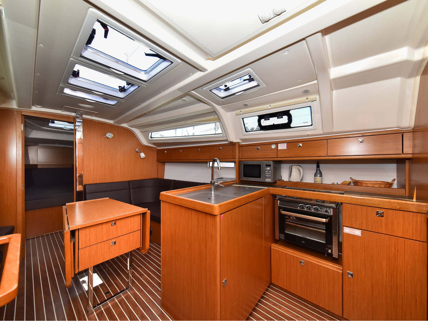 Bavaria 37 — photo 16