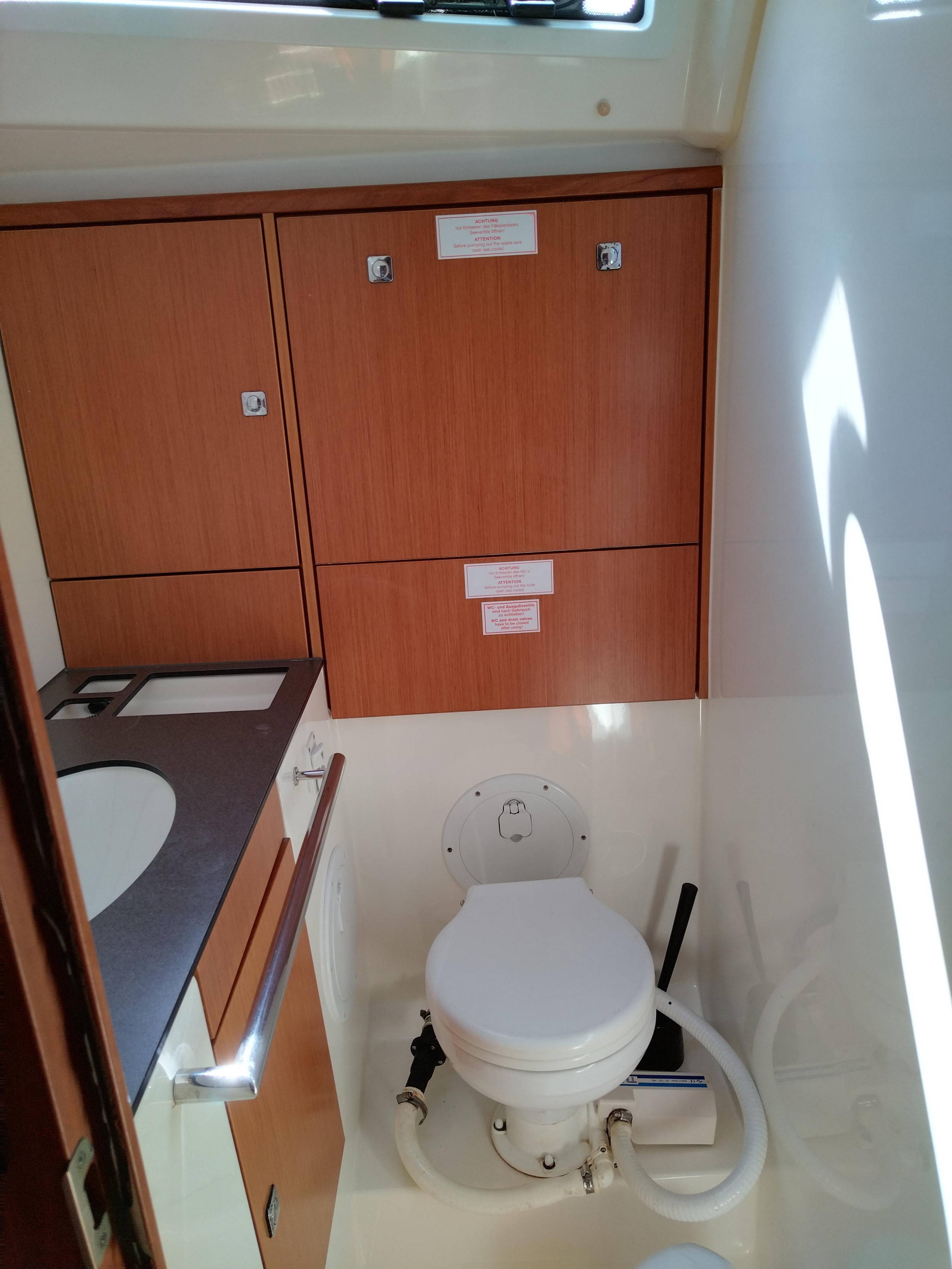 Bavaria Cruiser 46 — photo 38
