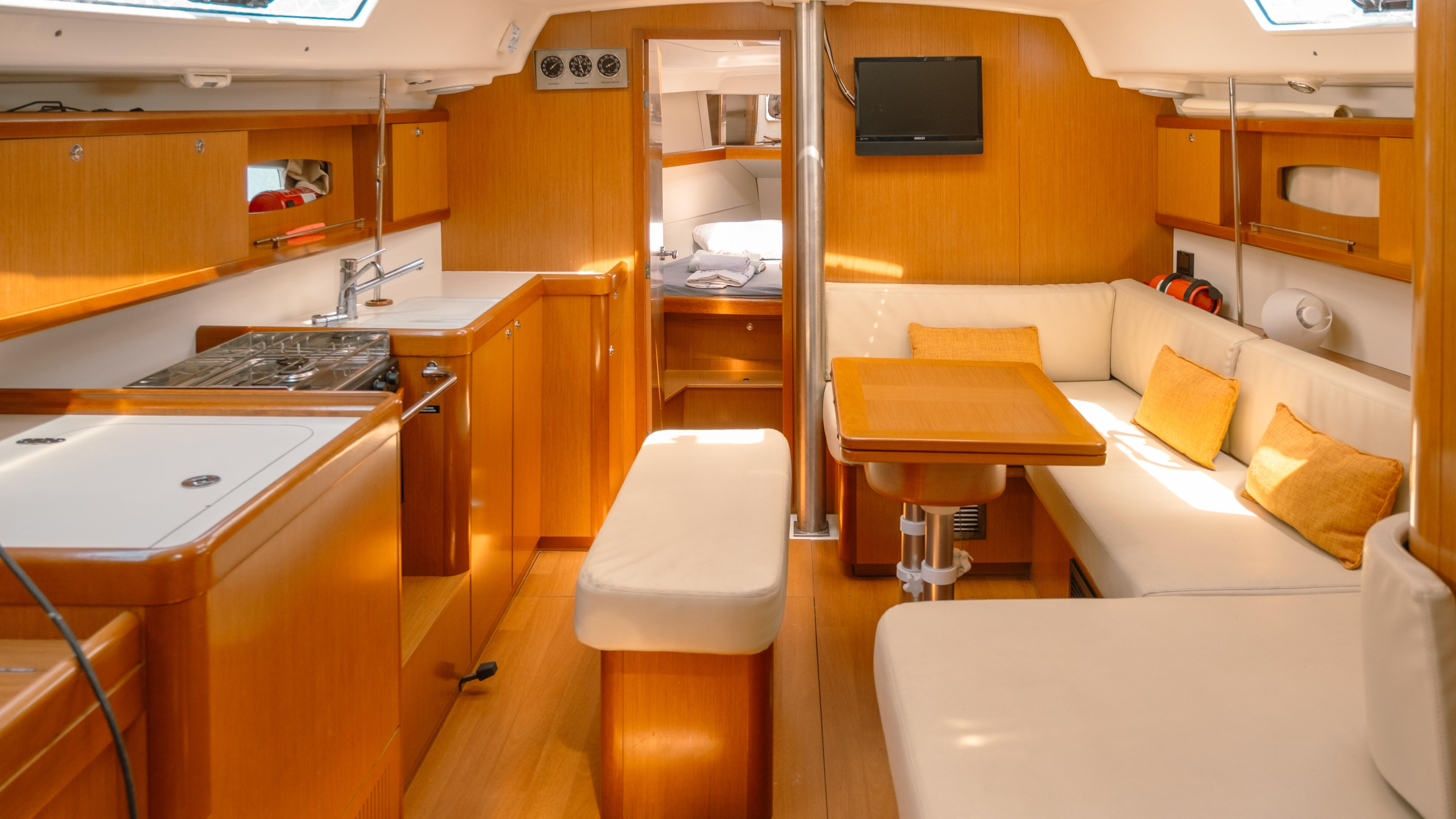 Beneteau Oceanis 40 Safir — photo 9