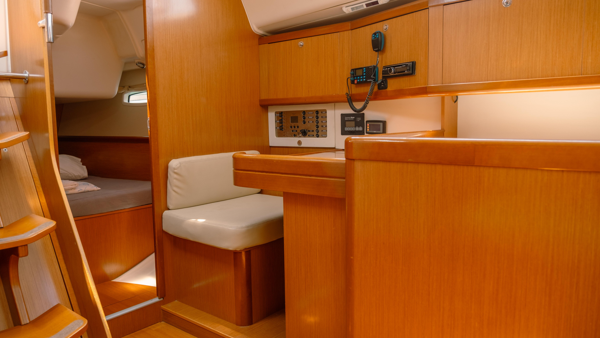 Beneteau Oceanis 40 Safir — photo 17