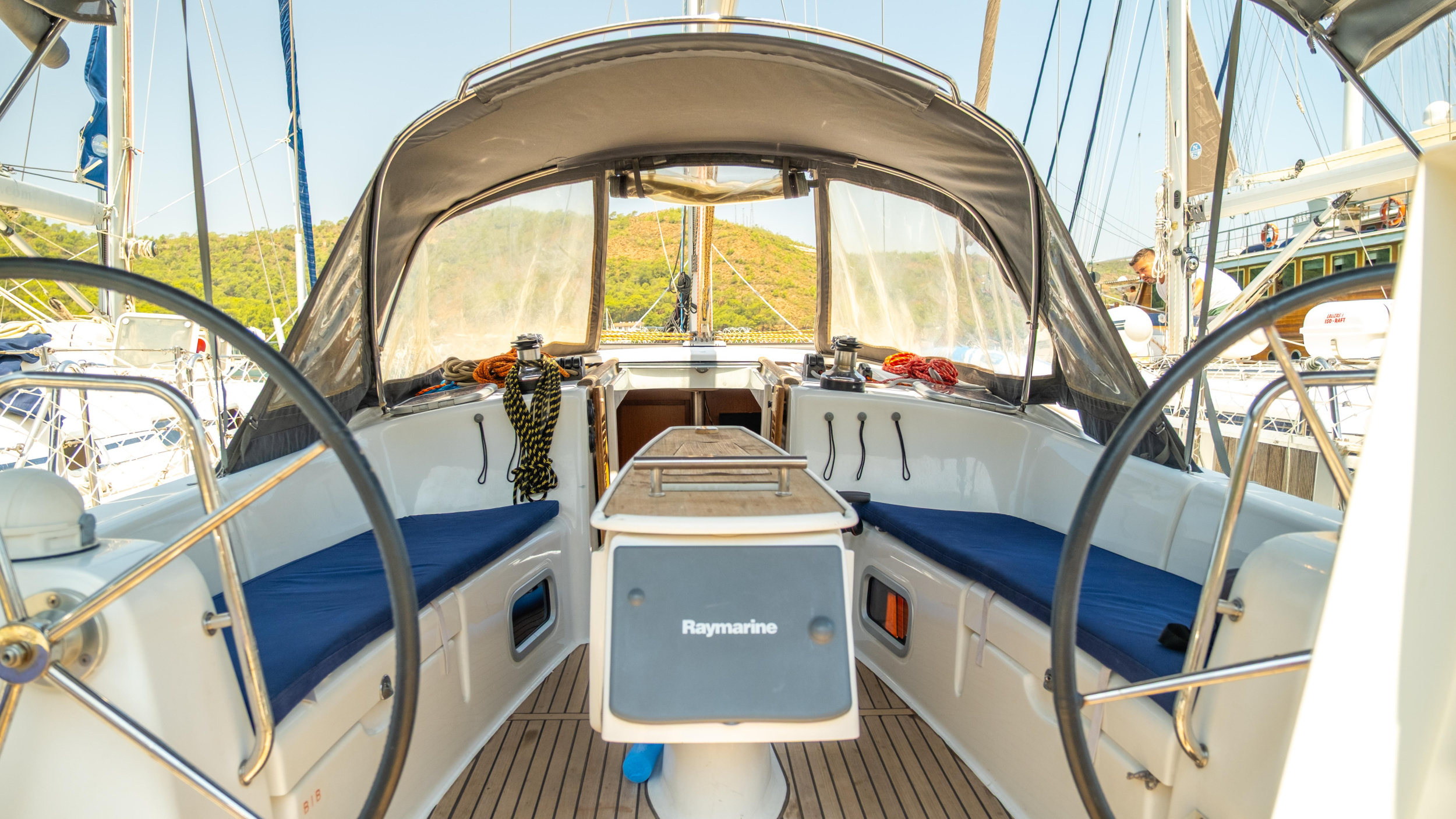 Beneteau Oceanis 40 Safir — photo 8