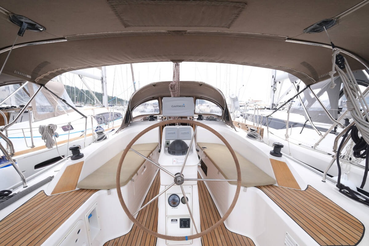 Bavaria 33 Cruiser — photo 5