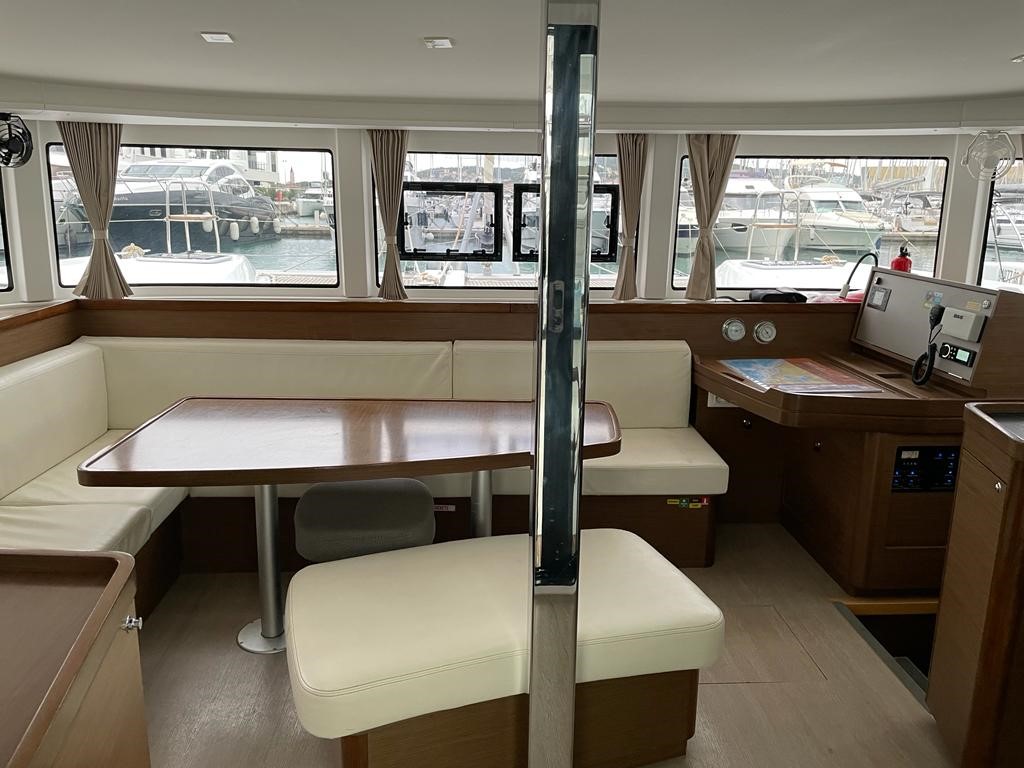Lagoon 42 — photo 2