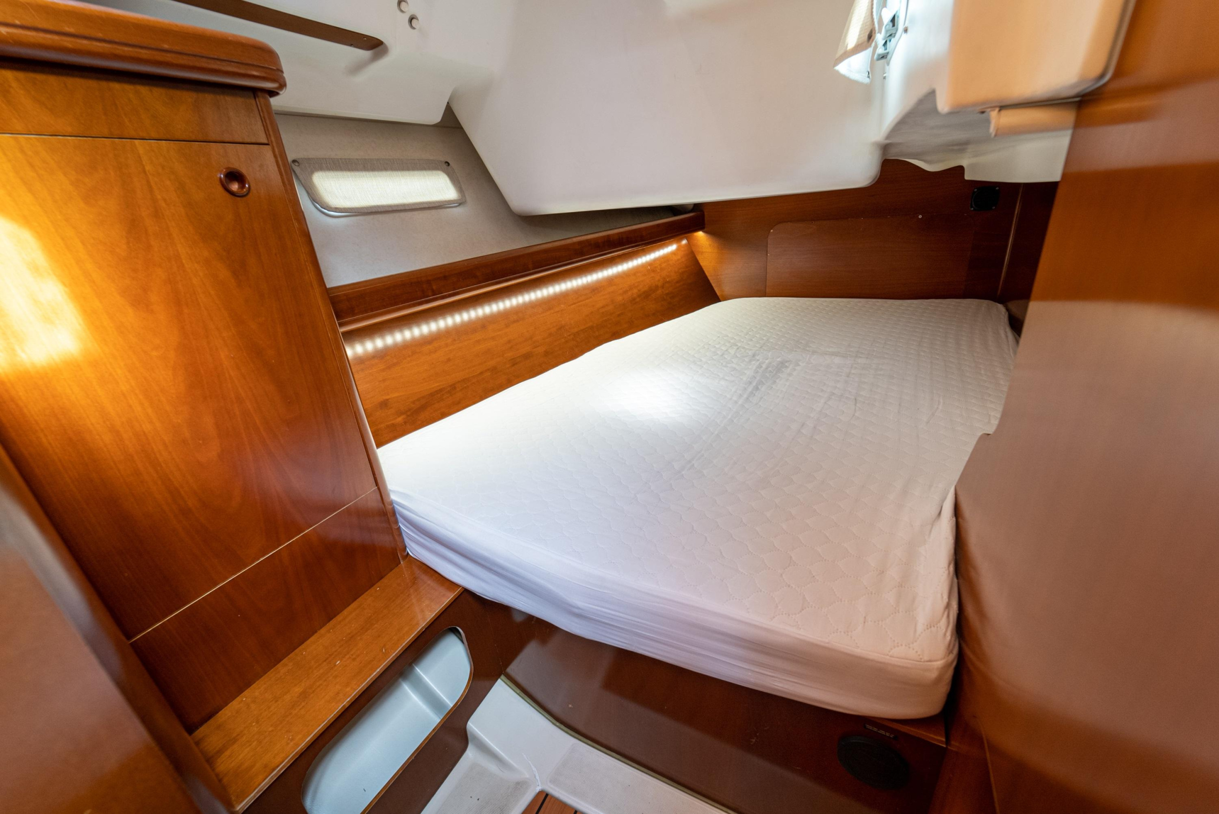 Oceanis 393 Clipper — photo 7