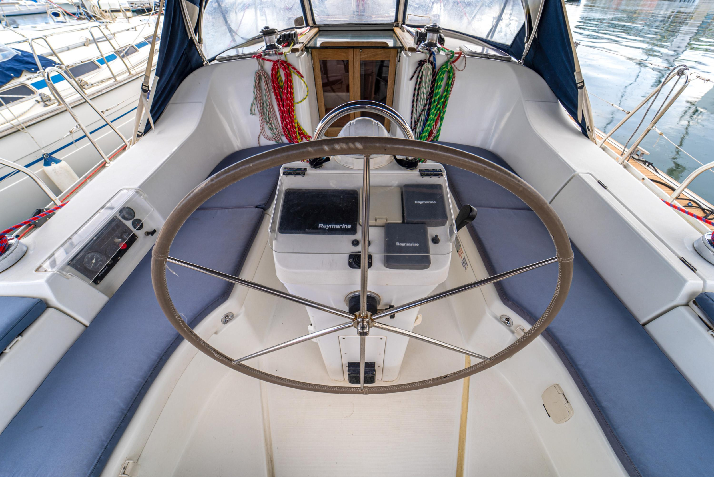 Oceanis 393 Clipper — photo 10