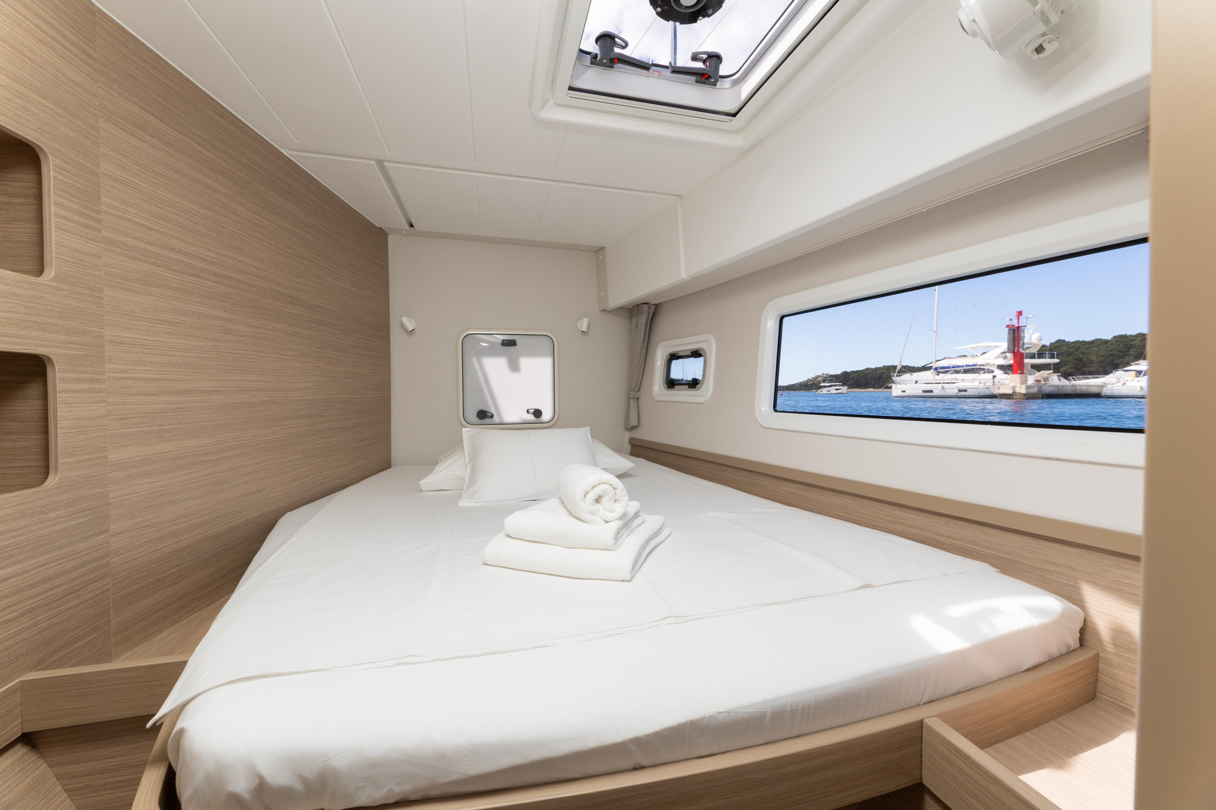 Lagoon 42 Millenium — photo 2