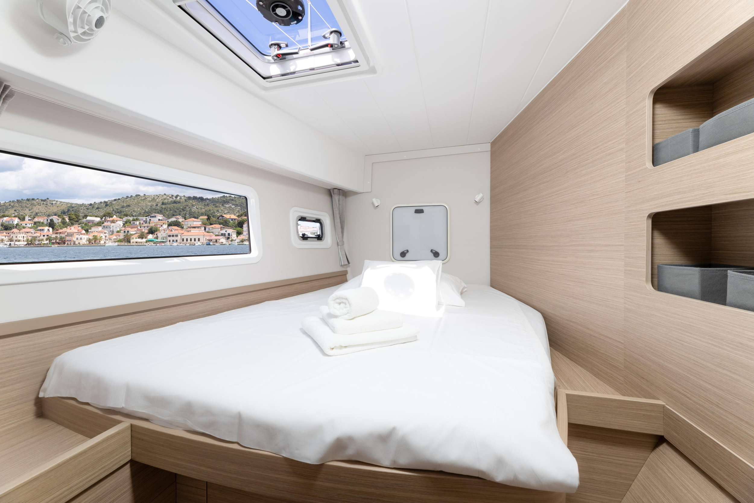 Lagoon 42 Millenium — photo 4