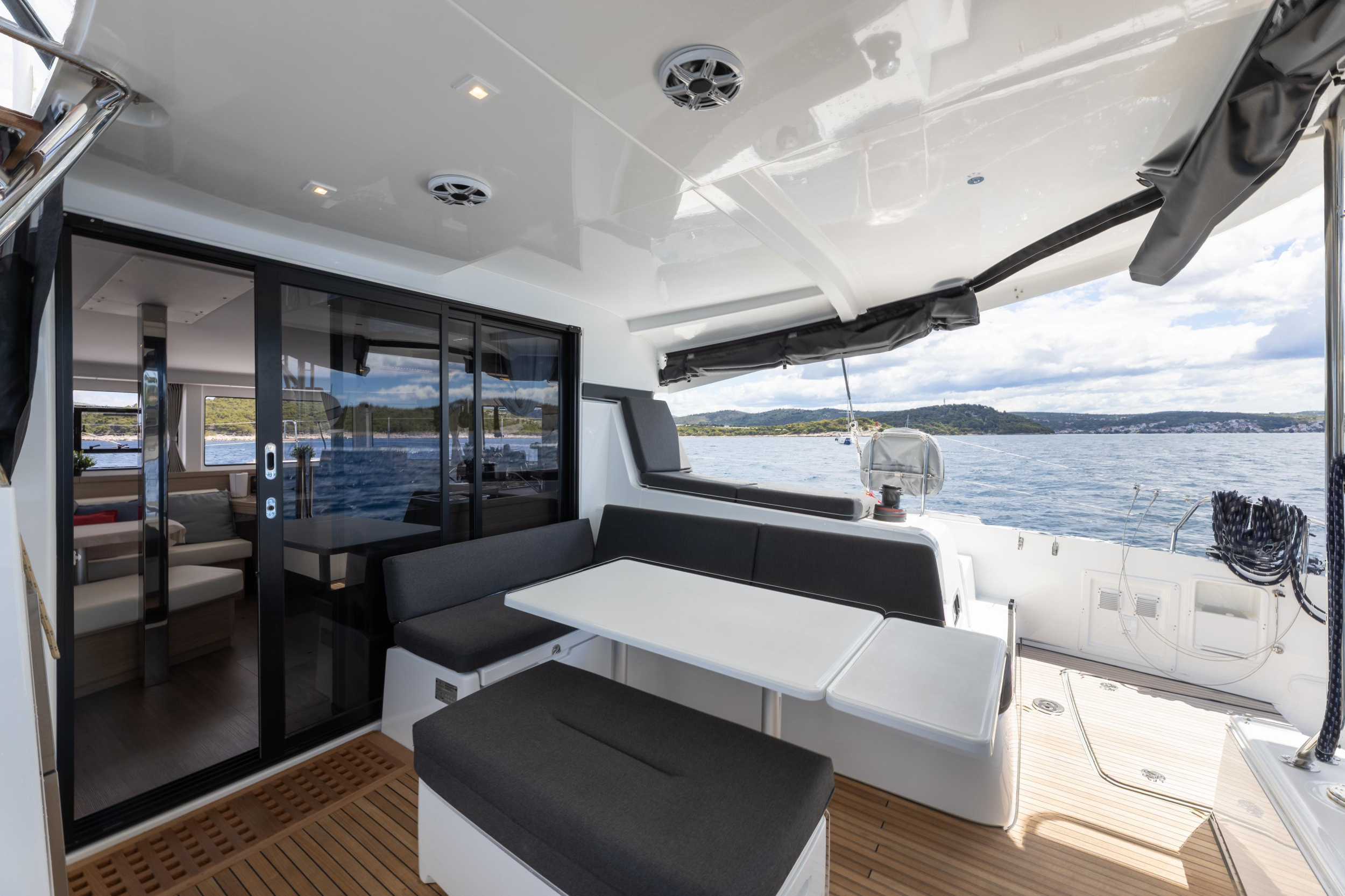 Lagoon 42 Millenium — photo 5