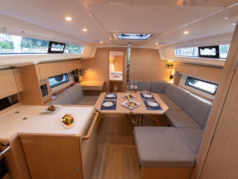 Bavaria C42 — photo 4