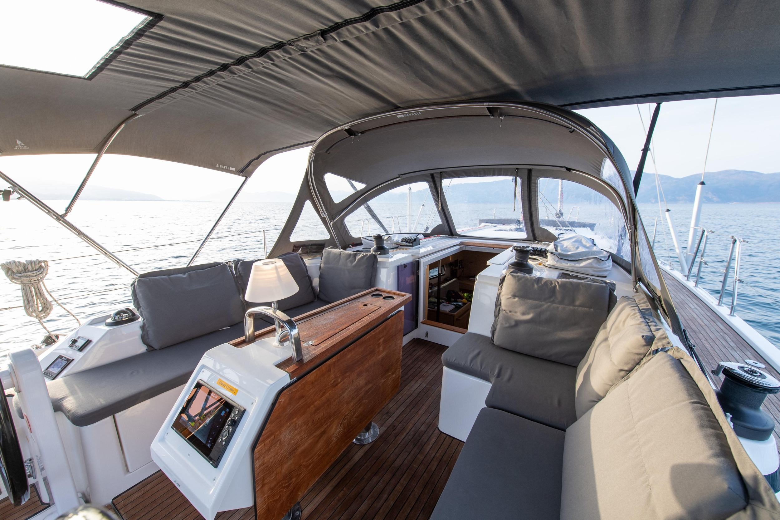 Bavaria C42 — photo 21