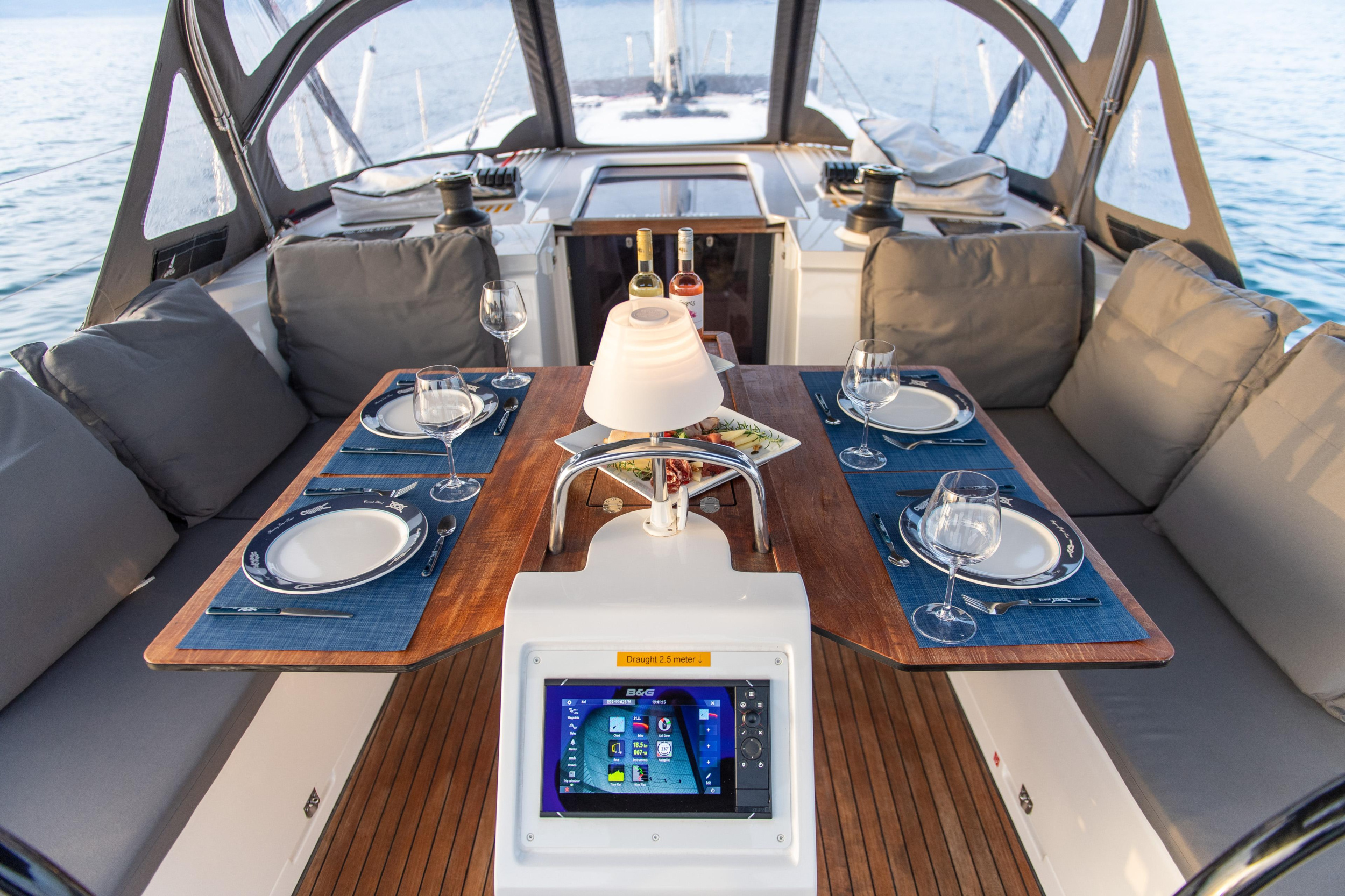 Bavaria C42 — photo 22
