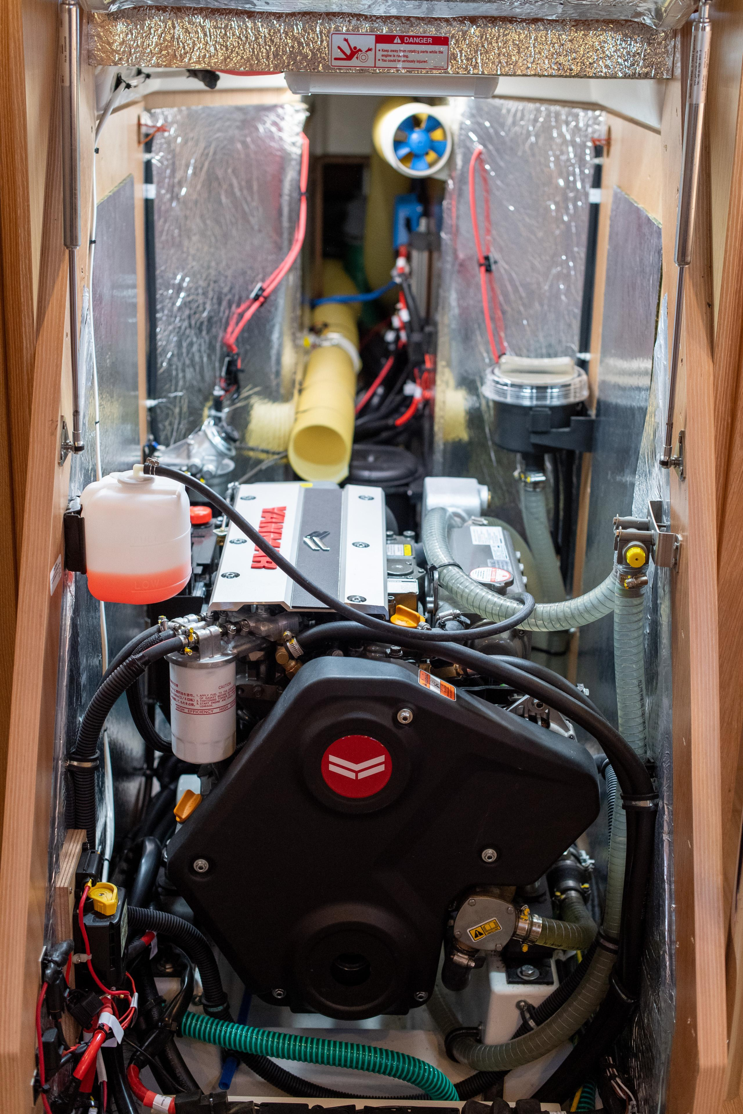 Bavaria C42 — photo 10