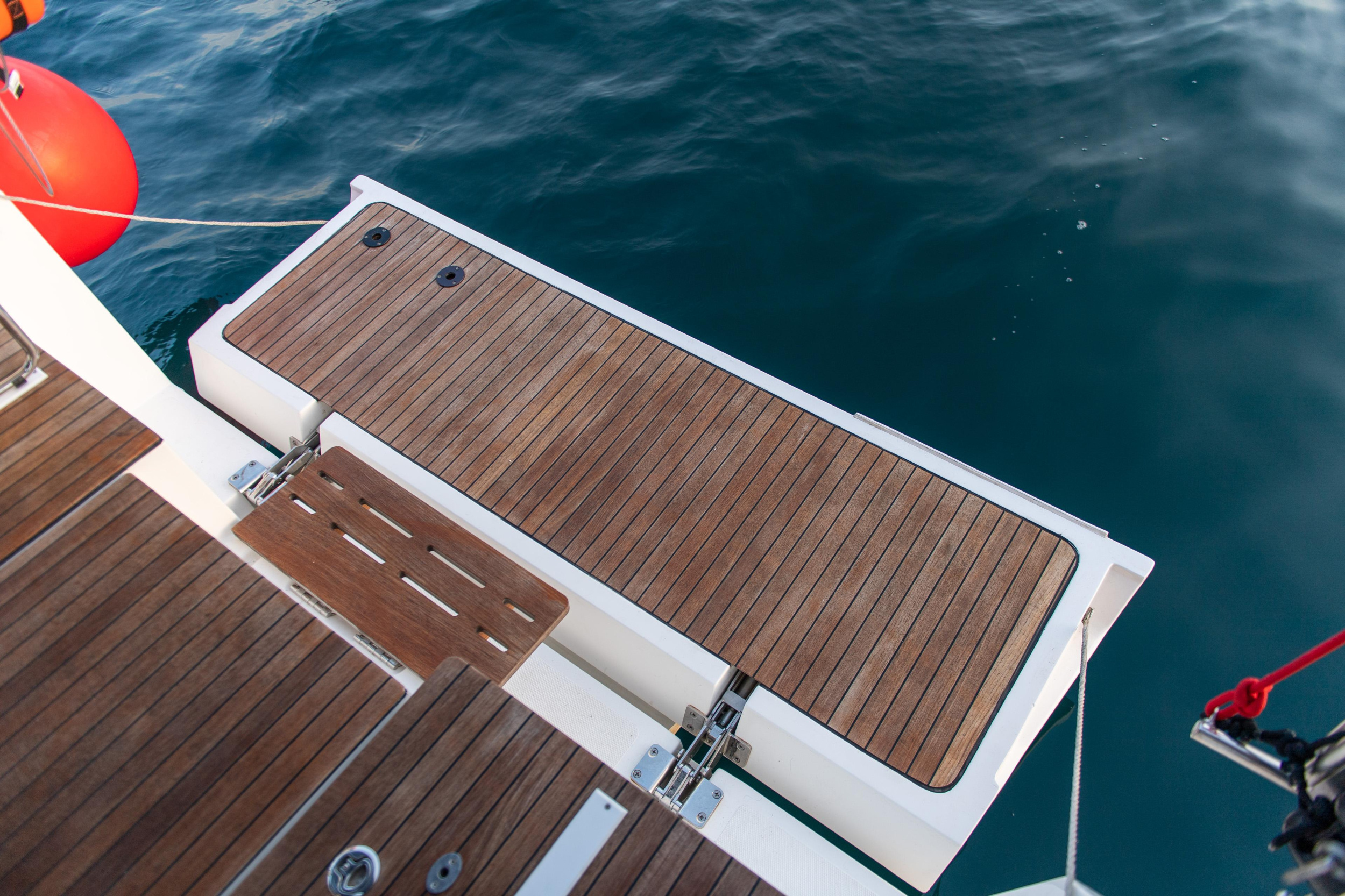 Bavaria C42 — photo 11