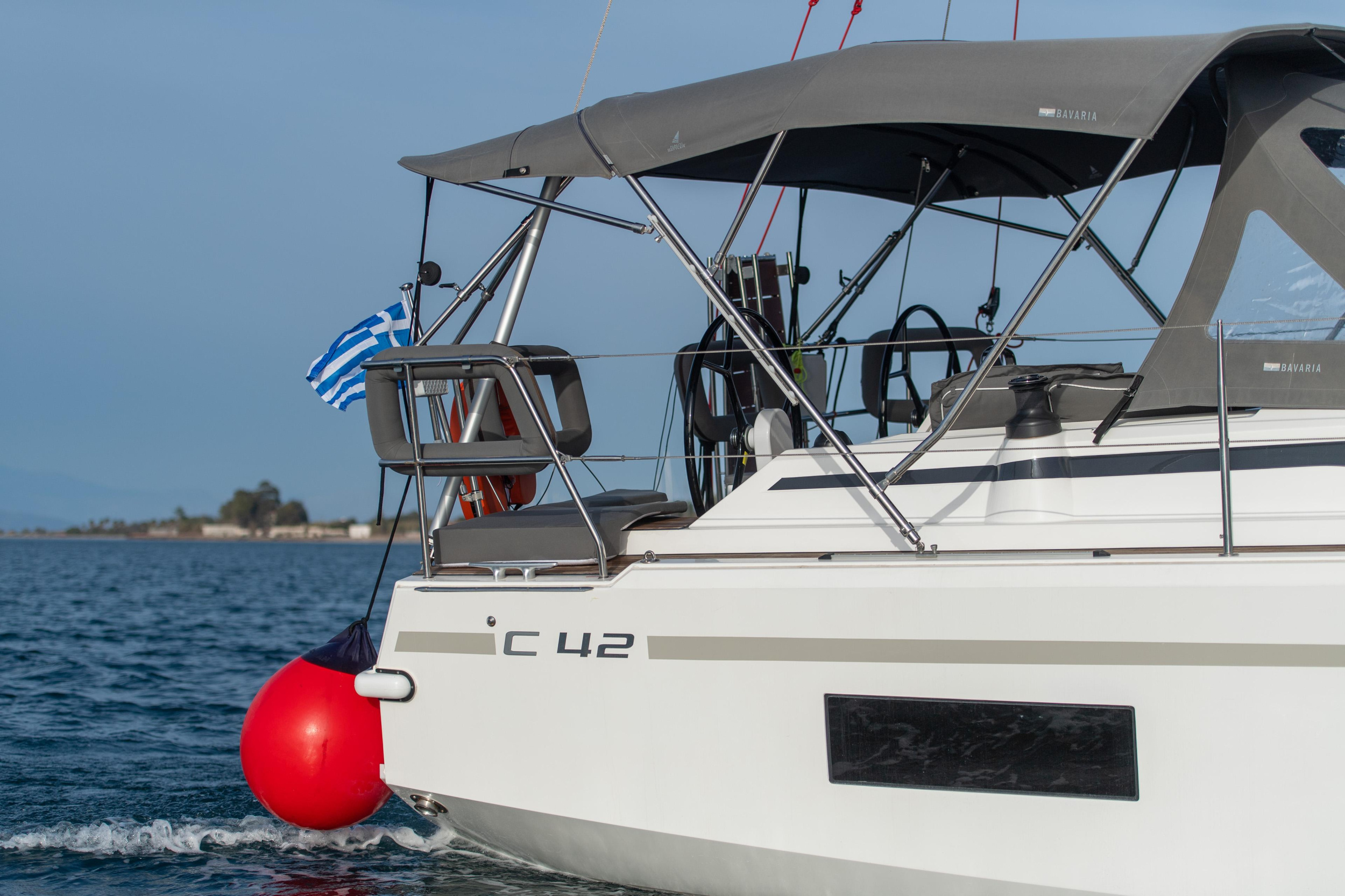 Bavaria C42 — photo 12