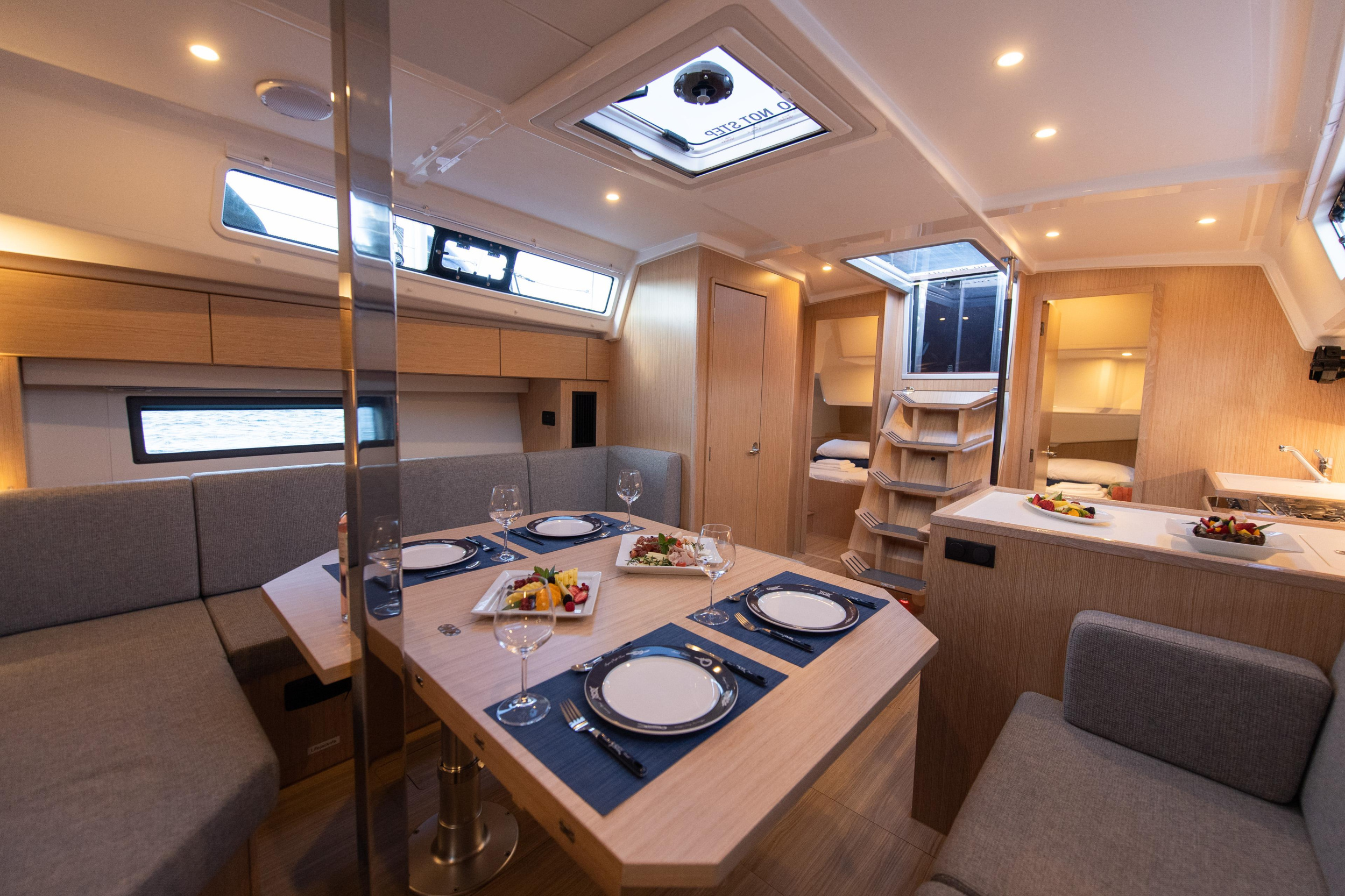 Bavaria C42 — photo 13
