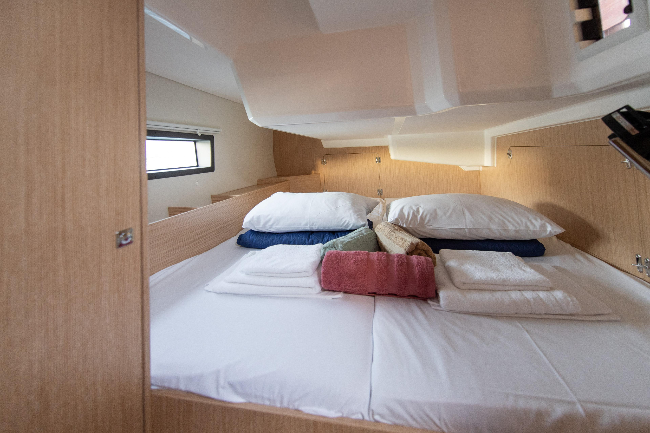 Bavaria C42 — photo 17