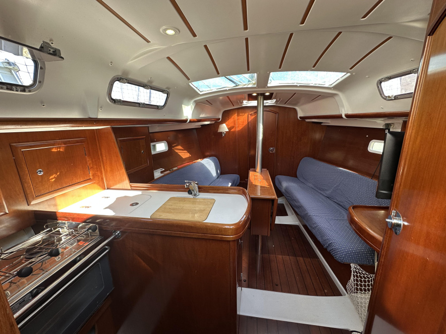 Oceanis 323 Clipper — photo 20