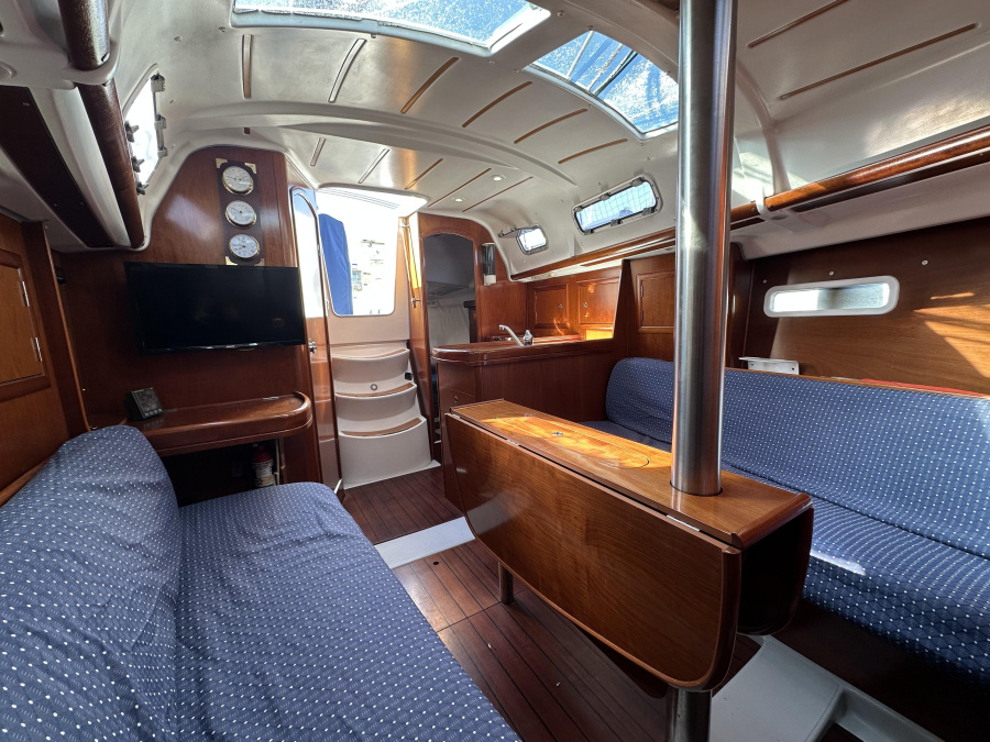 Oceanis 323 Clipper — photo 4