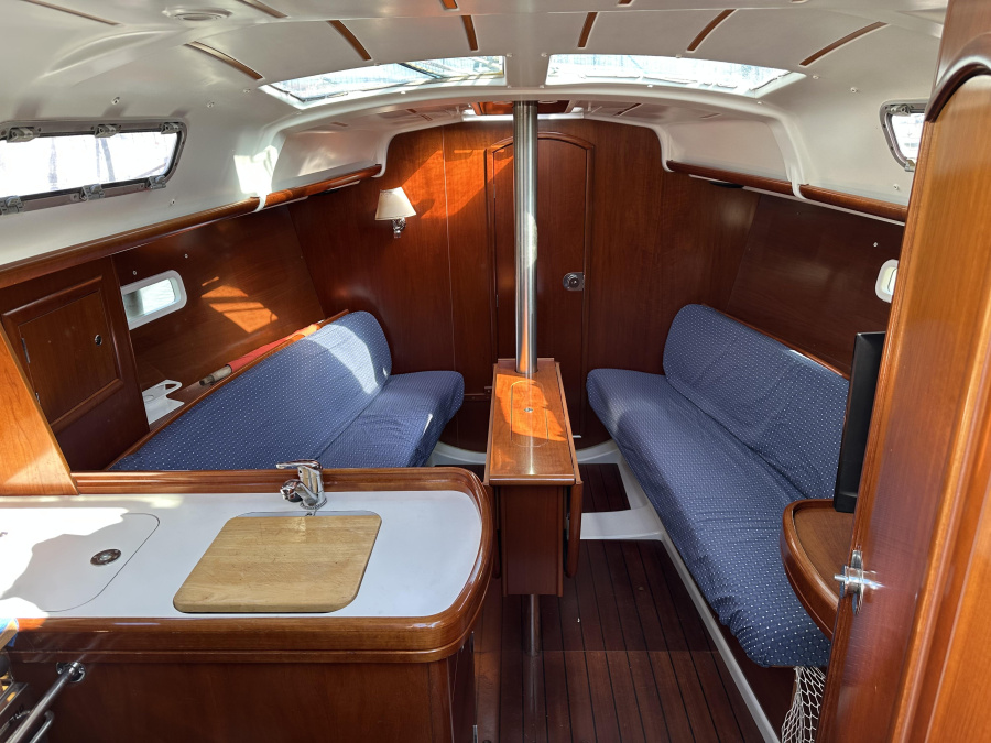 Oceanis 323 Clipper — photo 35