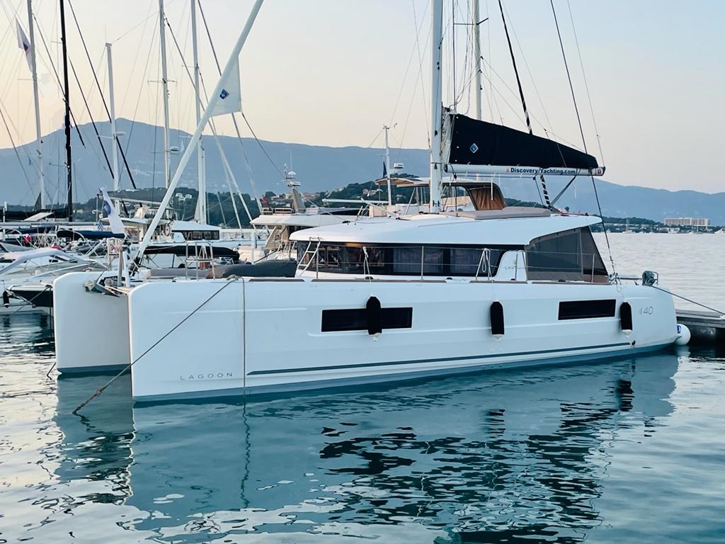 Lagoon 40 — photo 1