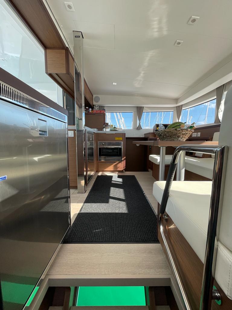 Lagoon 40 — photo 17