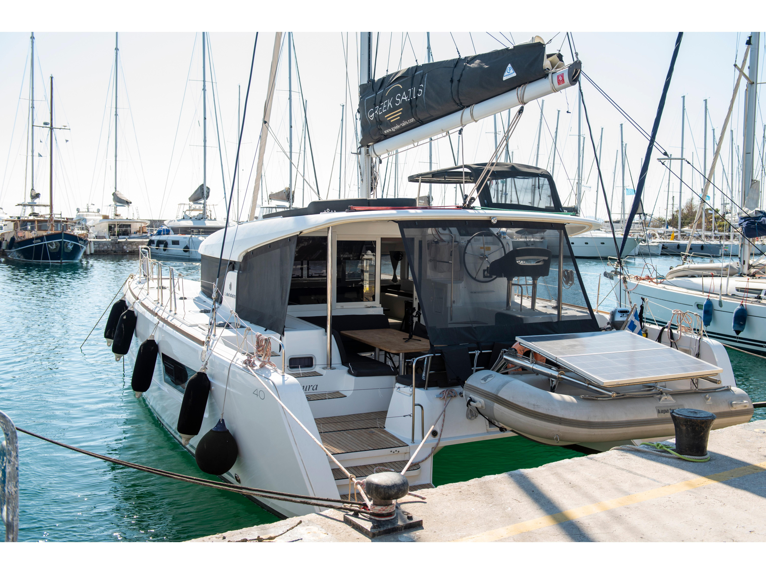 Lagoon 40 — photo 1