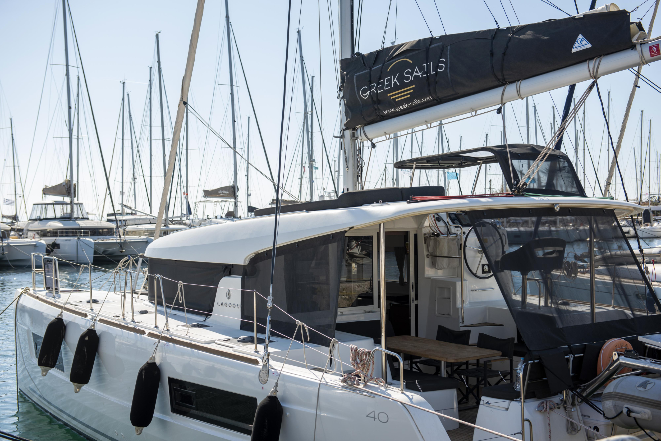 Lagoon 40 — photo 4