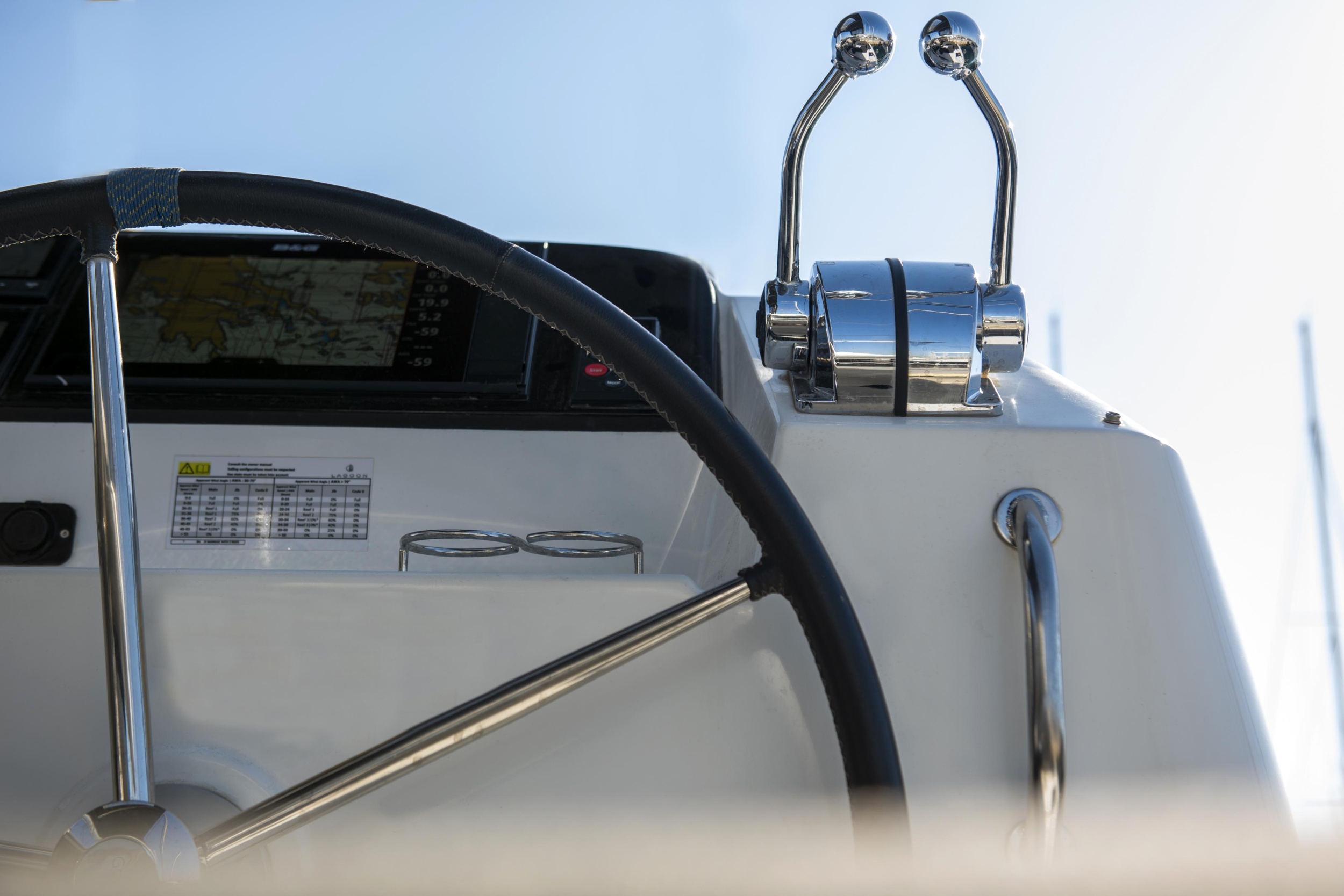 Lagoon 40 — photo 11