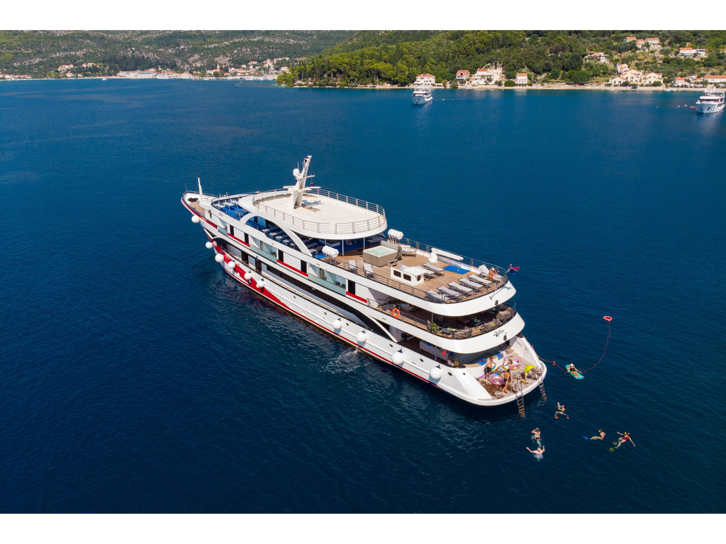 Luxury Motor Yacht — photo 1