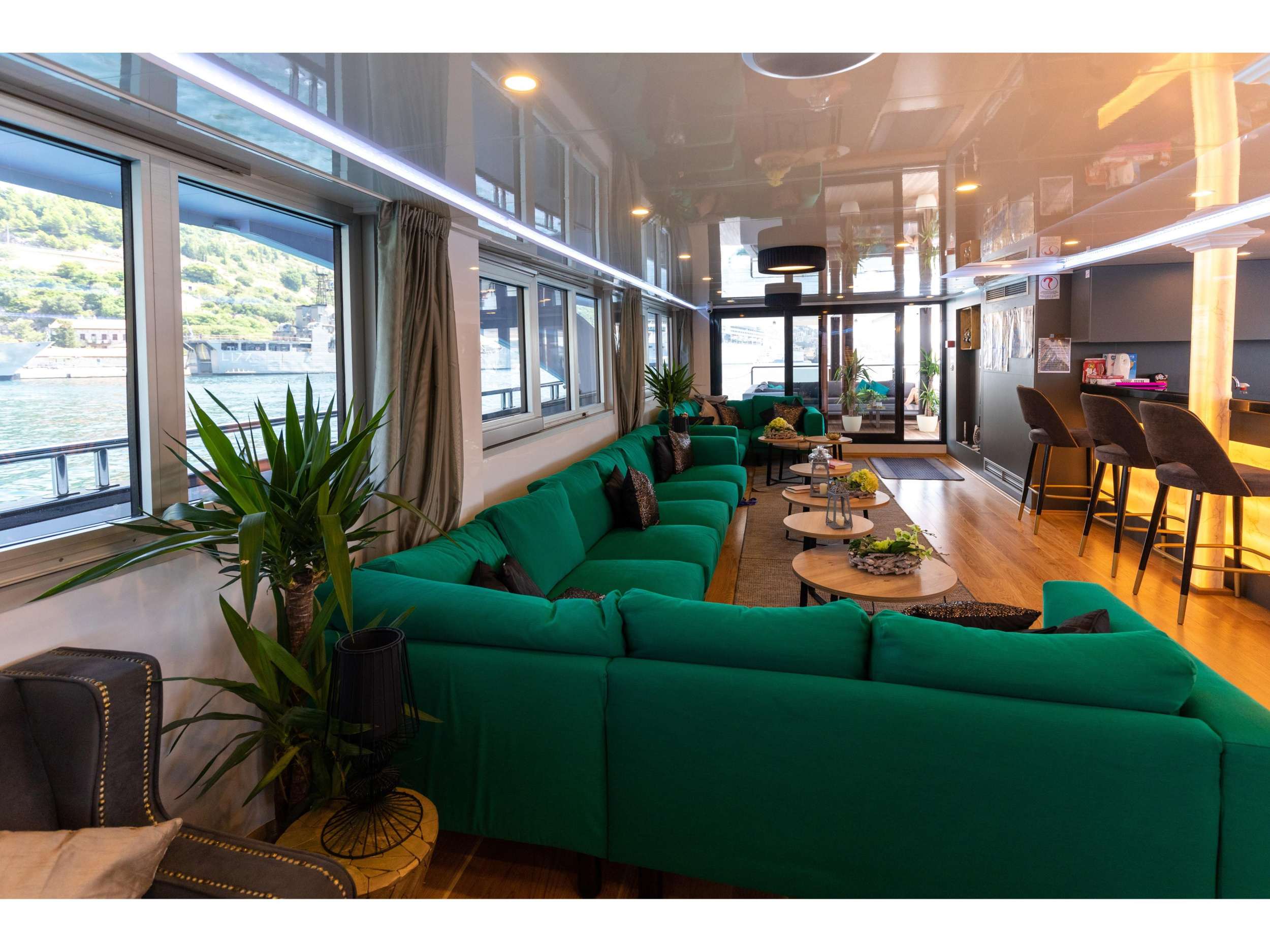 Luxury Motor Yacht — photo 12