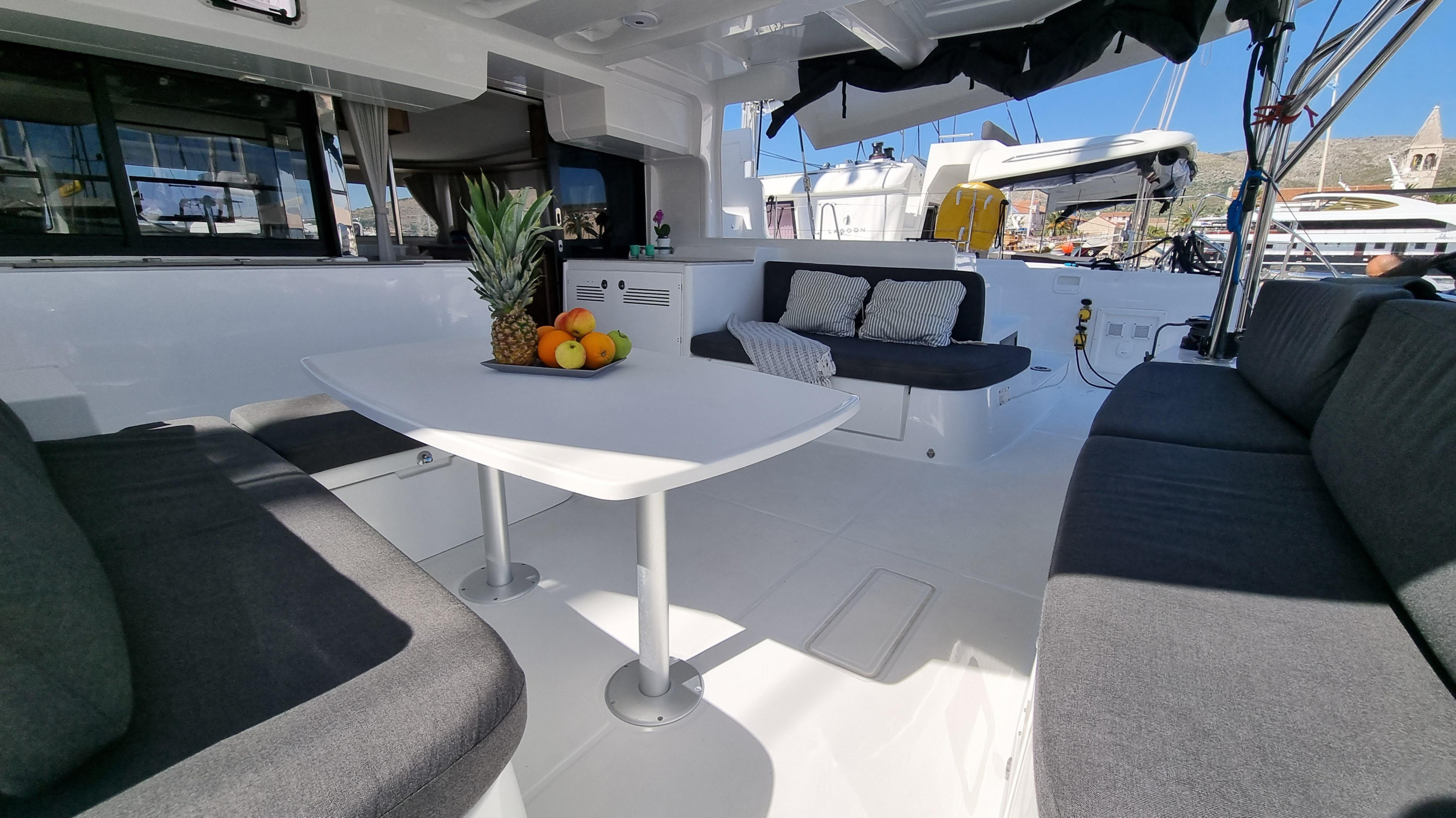 Lagoon 46 Fly — photo 22